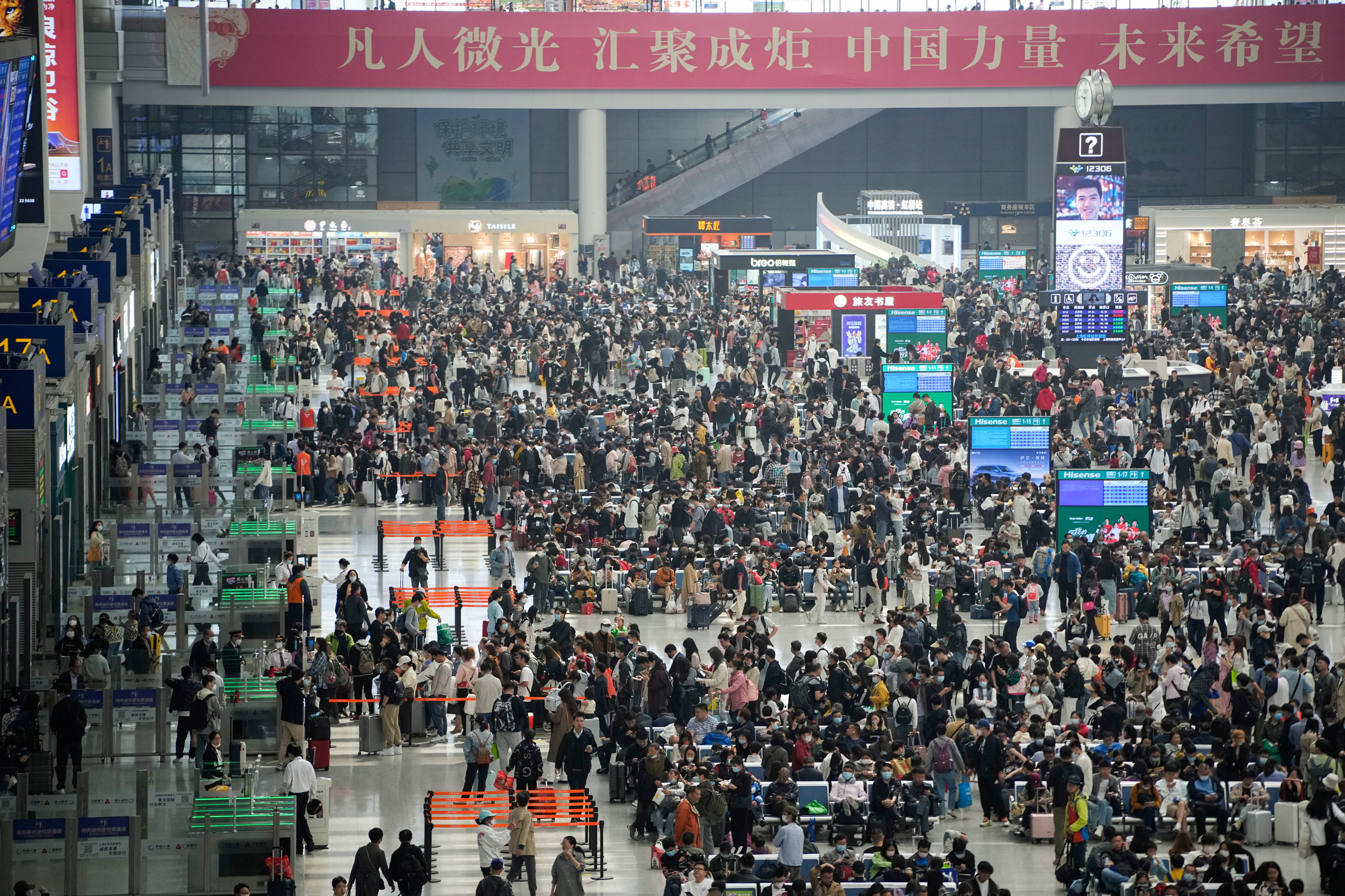 Passengers wait to board trains at Shanghai Hongqiao railway station ahead of the five-day Labor Day holiday, in Shanghai, China, April 28, 2023. REUTERS/Aly Song