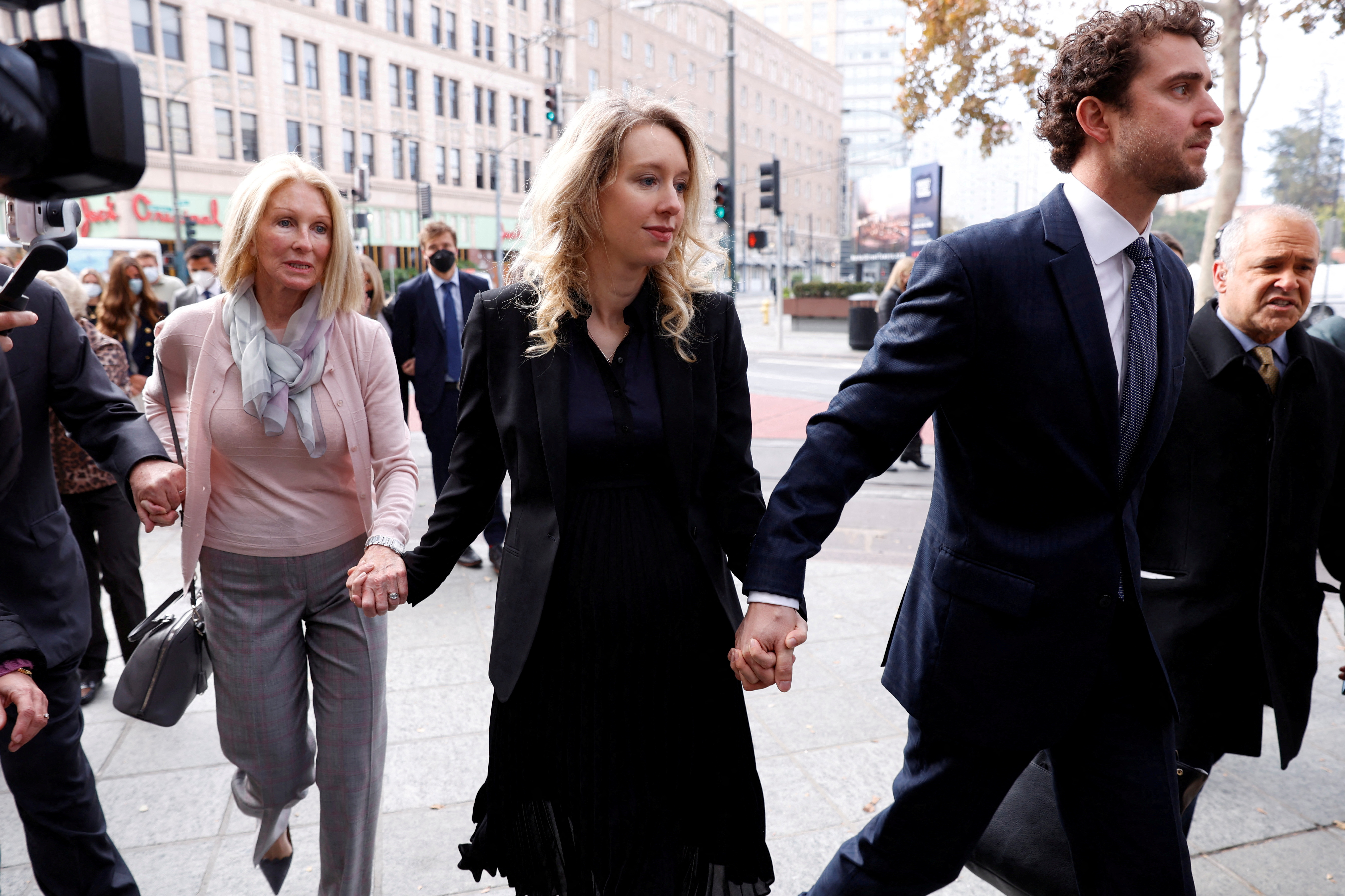 FILE PHOTO: Theranos founder Elizabeth Holmes arrives with her family and partner Billy Evans to be sentenced on her convictions for defrauding investors in the blood testing startup at the federal courthouse in San Jose, California, U.S., November 18, 2022. REUTERS/Brittany Hosea-Small