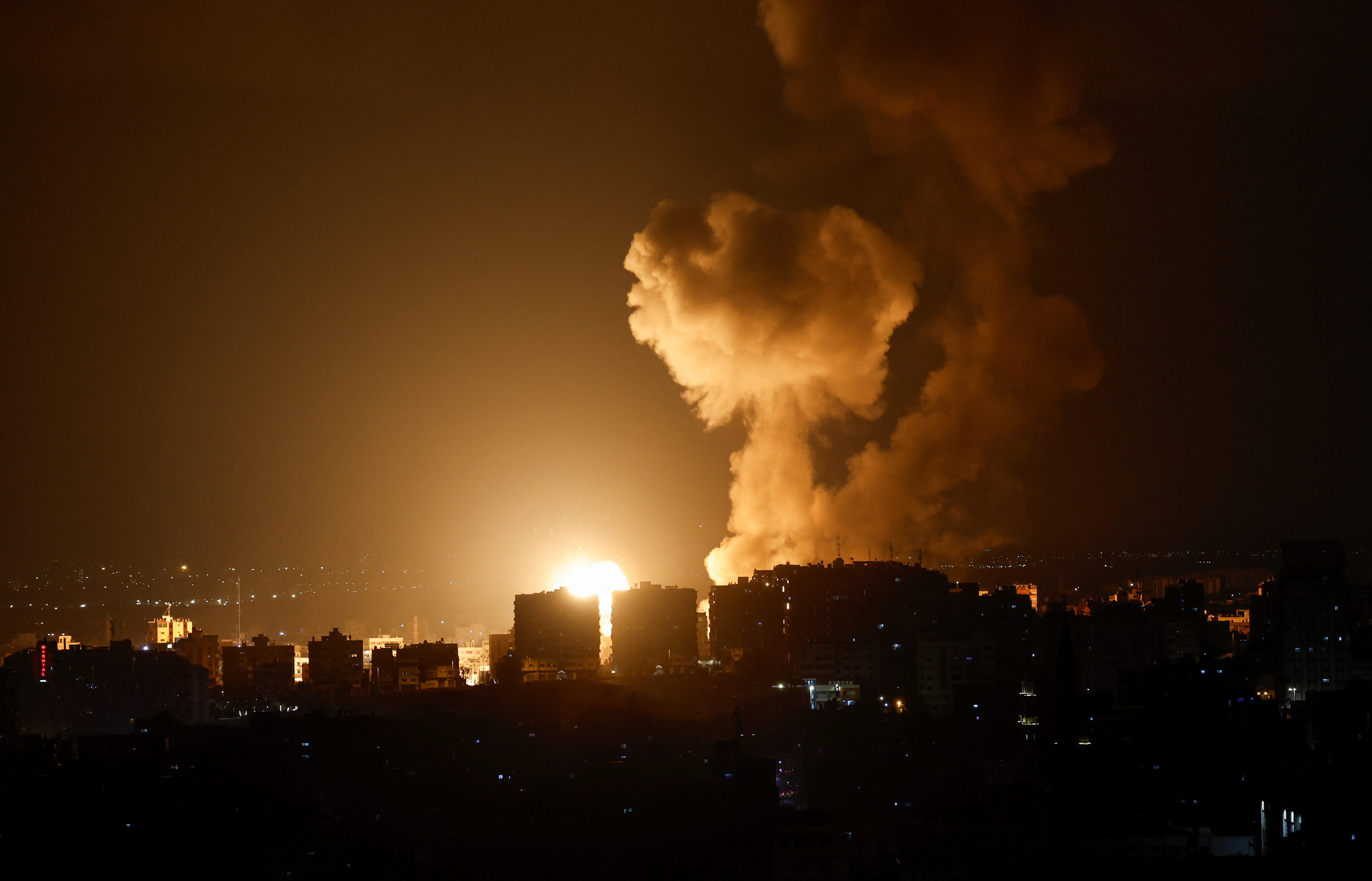 Smoke rises following an Israeli air strike in Gaza May 2, 2023. REUTERS/Mohammed Salem