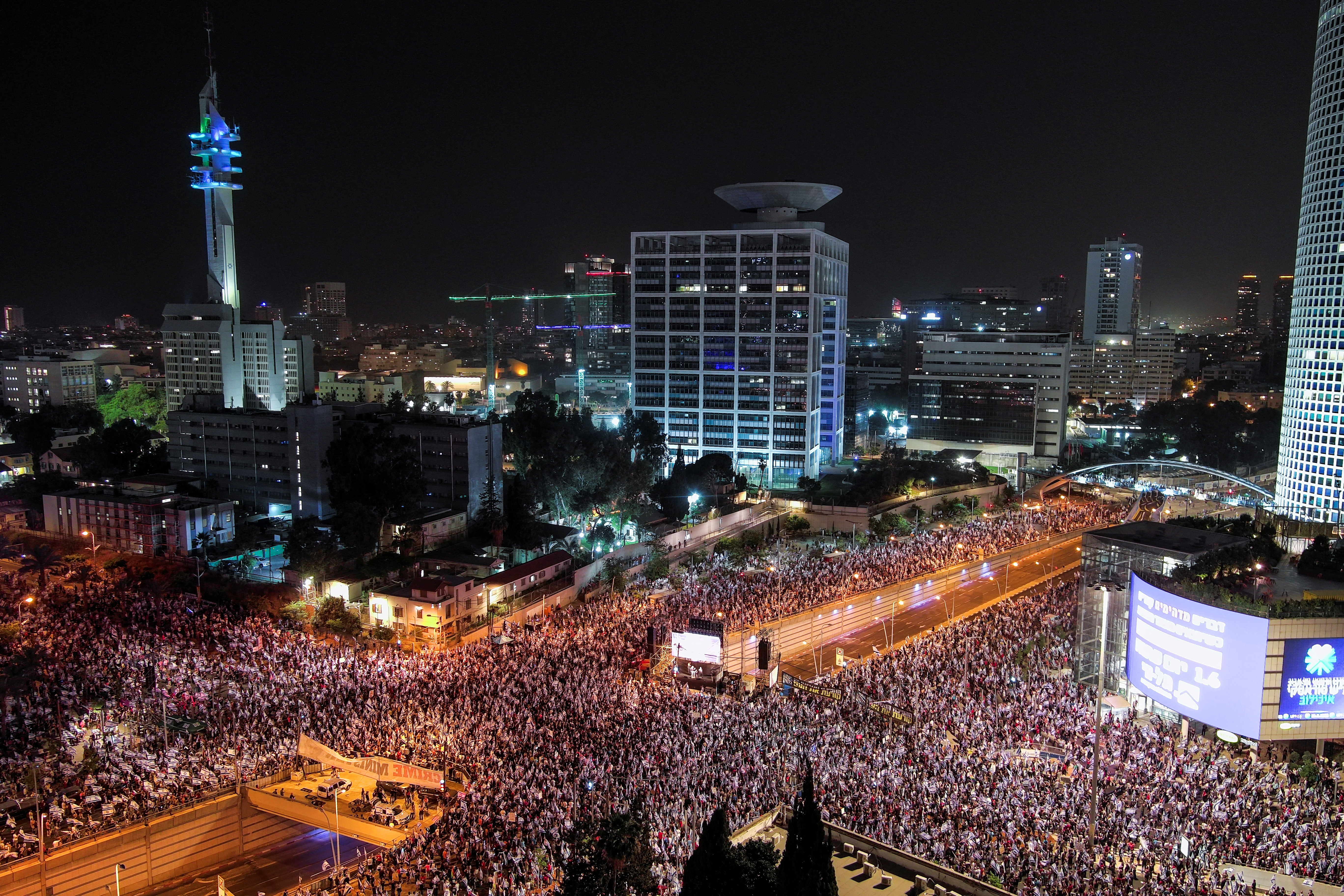 An aerial view shows protesters taking part in a demonstration against Israeli Prime Minister Benjamin Netanyahu and his nationalist coalition government's judicial overhaul, in Tel Aviv, Israel May 27, 2023. REUTERS/Ilan Rosenberg