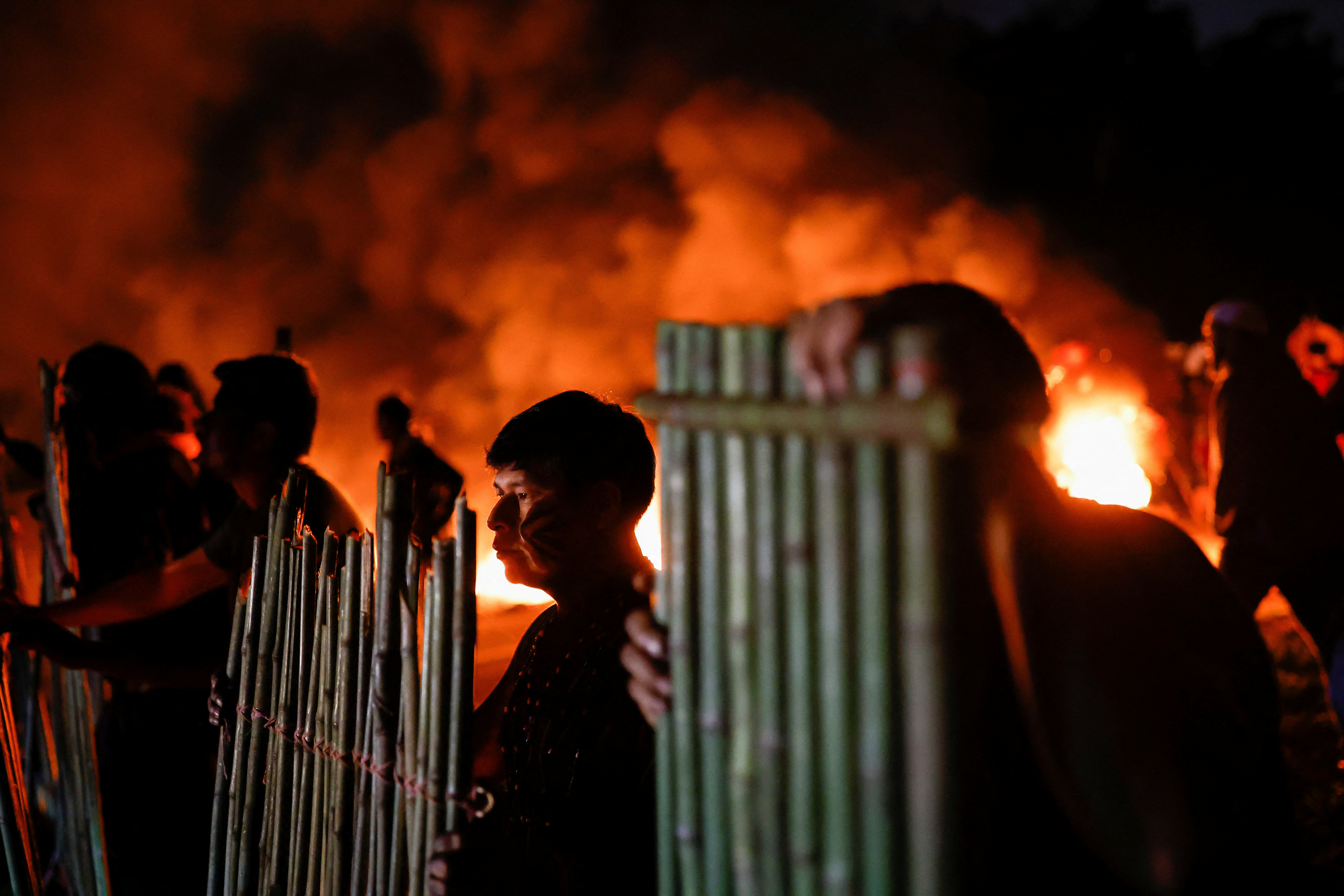 Guarani Mbya Indigenous people use makeshift bamboo shields as they protest against the so-called legal thesis of "Marco Temporal" (Temporal Milestone) as they close the Bandeirantes highway in Sao Paulo, Brazil May 30, 2023. REUTERS/Amanda Perobelli
