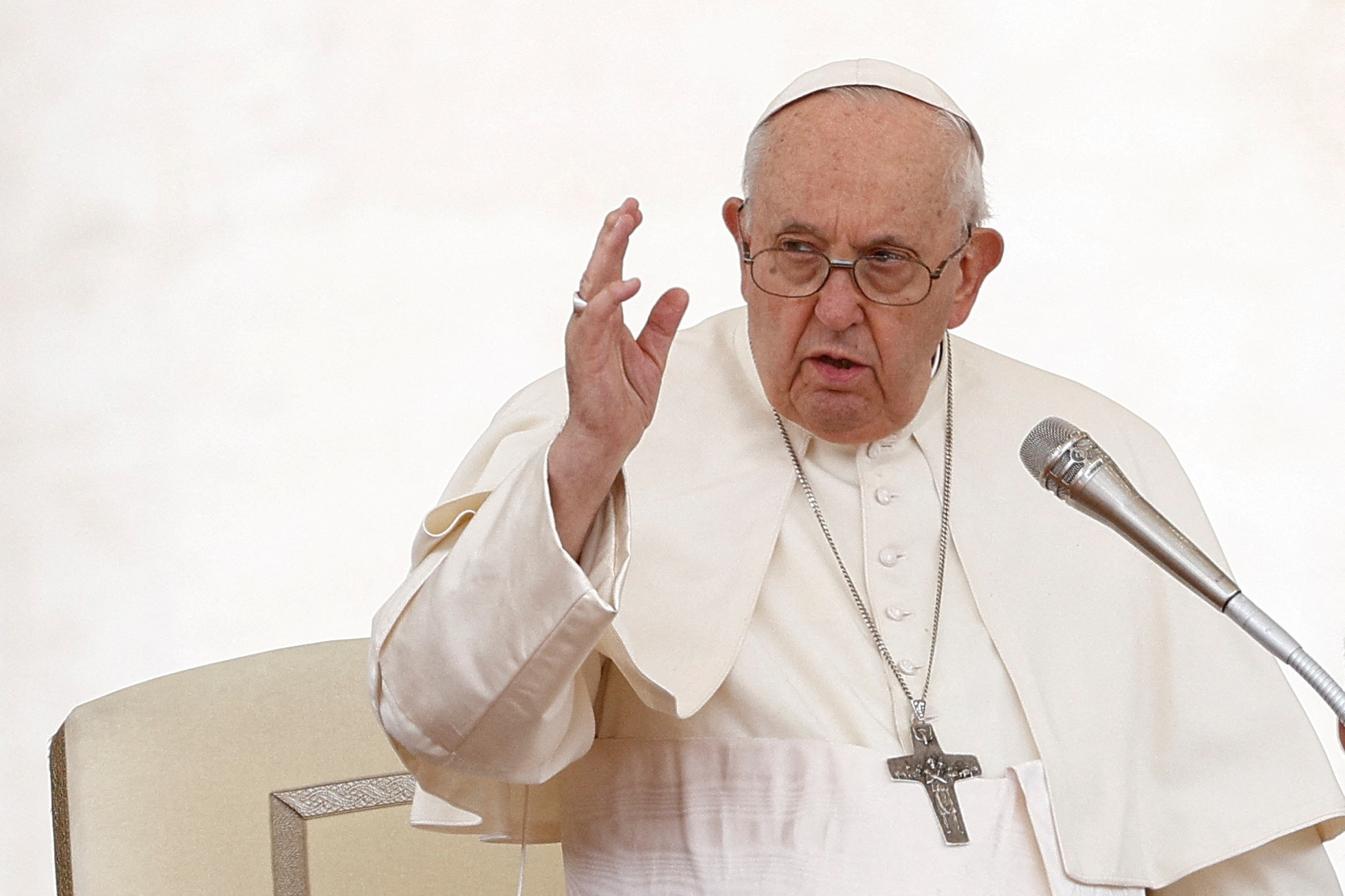 FILE PHOTO: Pope Francis holds the weekly general audience in St. Peter's Square at the Vatican, May 17, 2023. REUTERS/Guglielmo Mangiapane/File Photo