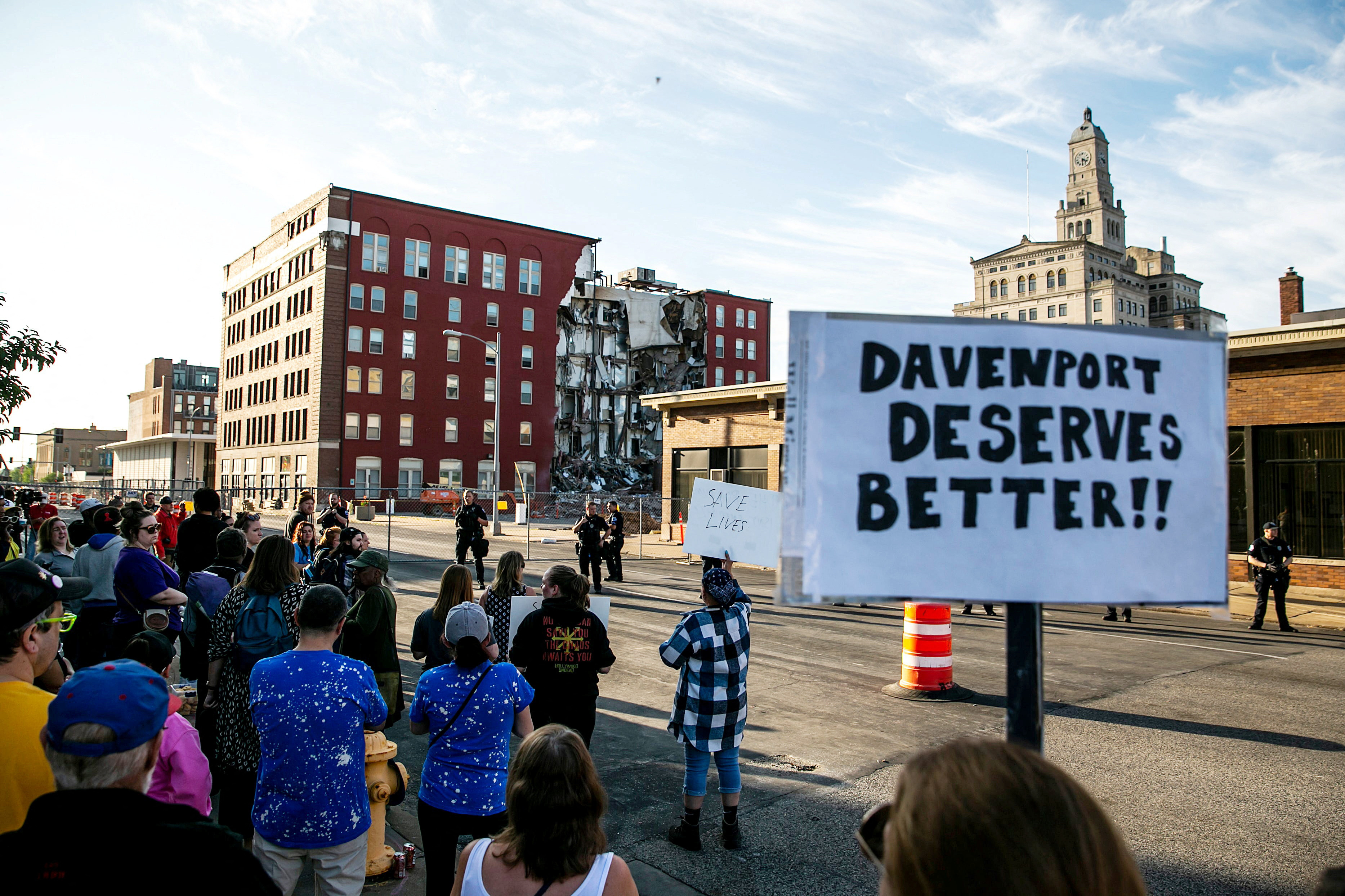 Davenport police officers form a line opposite protesters that are advocating for search efforts to continue near the site of an apartment building that partially collapsed in Davenport, Iowa, U.S. May 30, 2023. Joseph Cress/USA Today Network via REUTERS