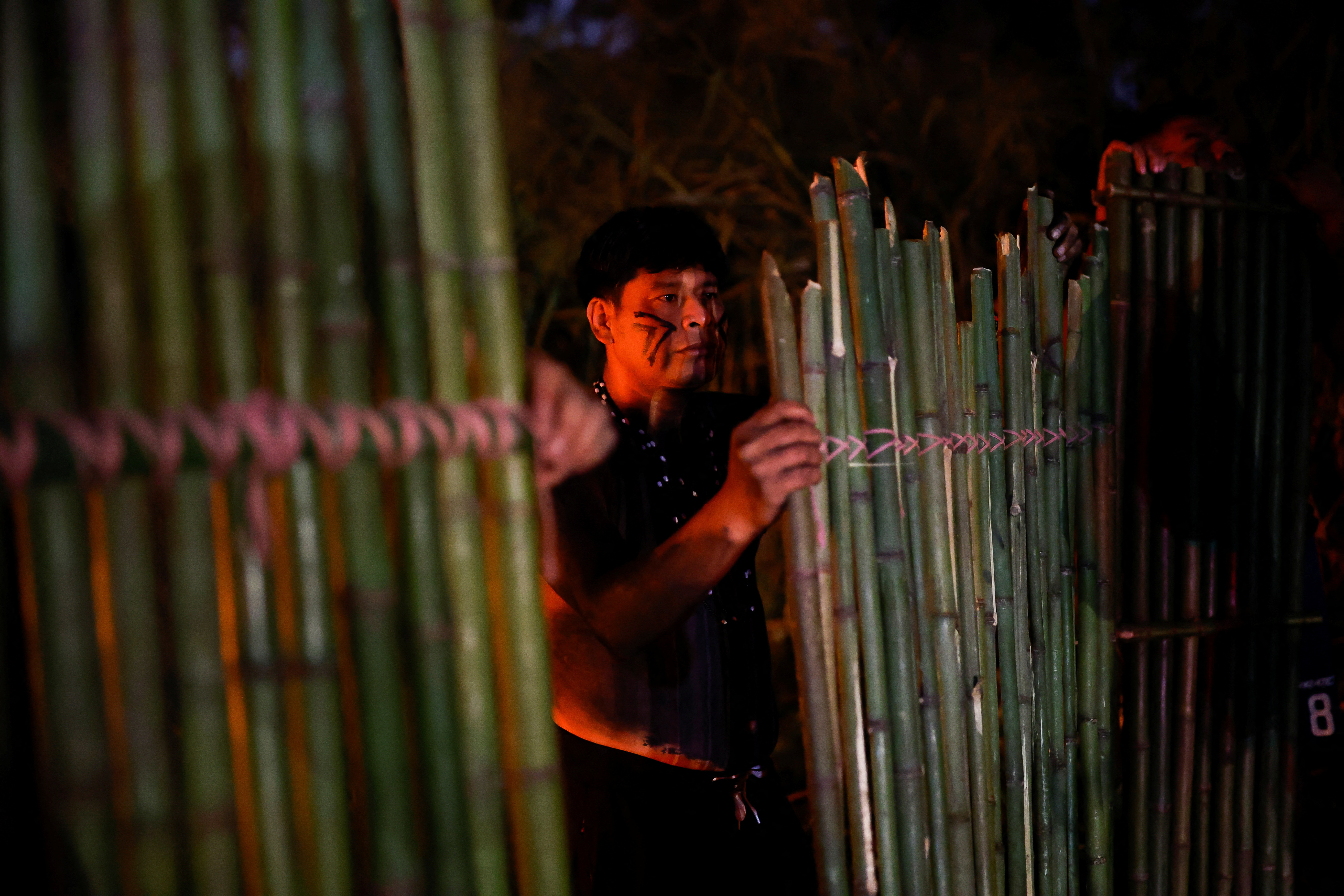 Guarani Mbya Indigenous people use makeshift bamboo shields as they protest against the so-called legal thesis of "Marco Temporal" (Temporal Milestone) as they close the Bandeirantes highway in Sao Paulo, Brazil May 30, 2023. REUTERS/Amanda Perobelli