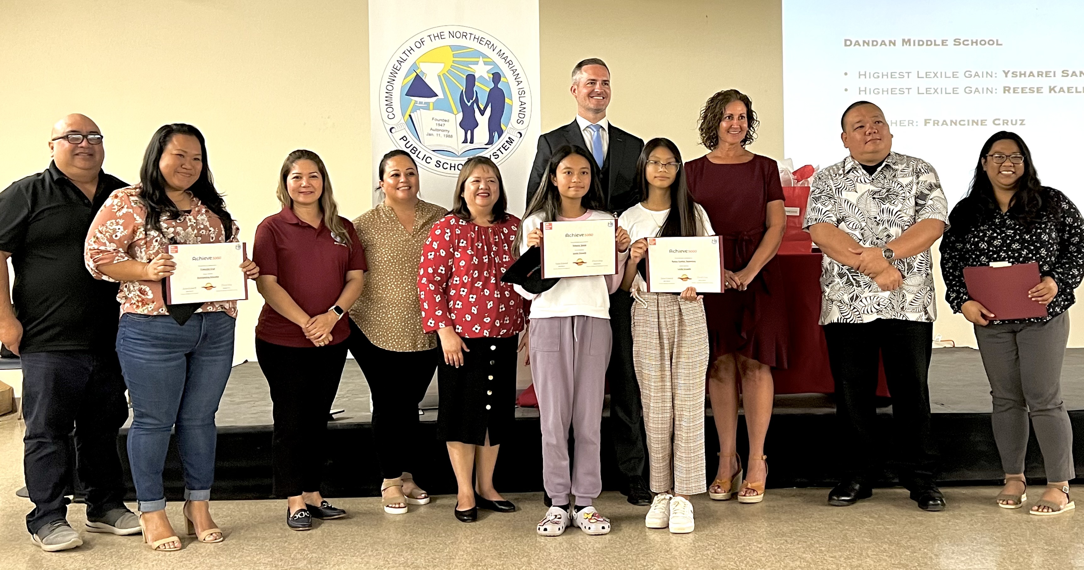 Awardees of Dandan Middle School.