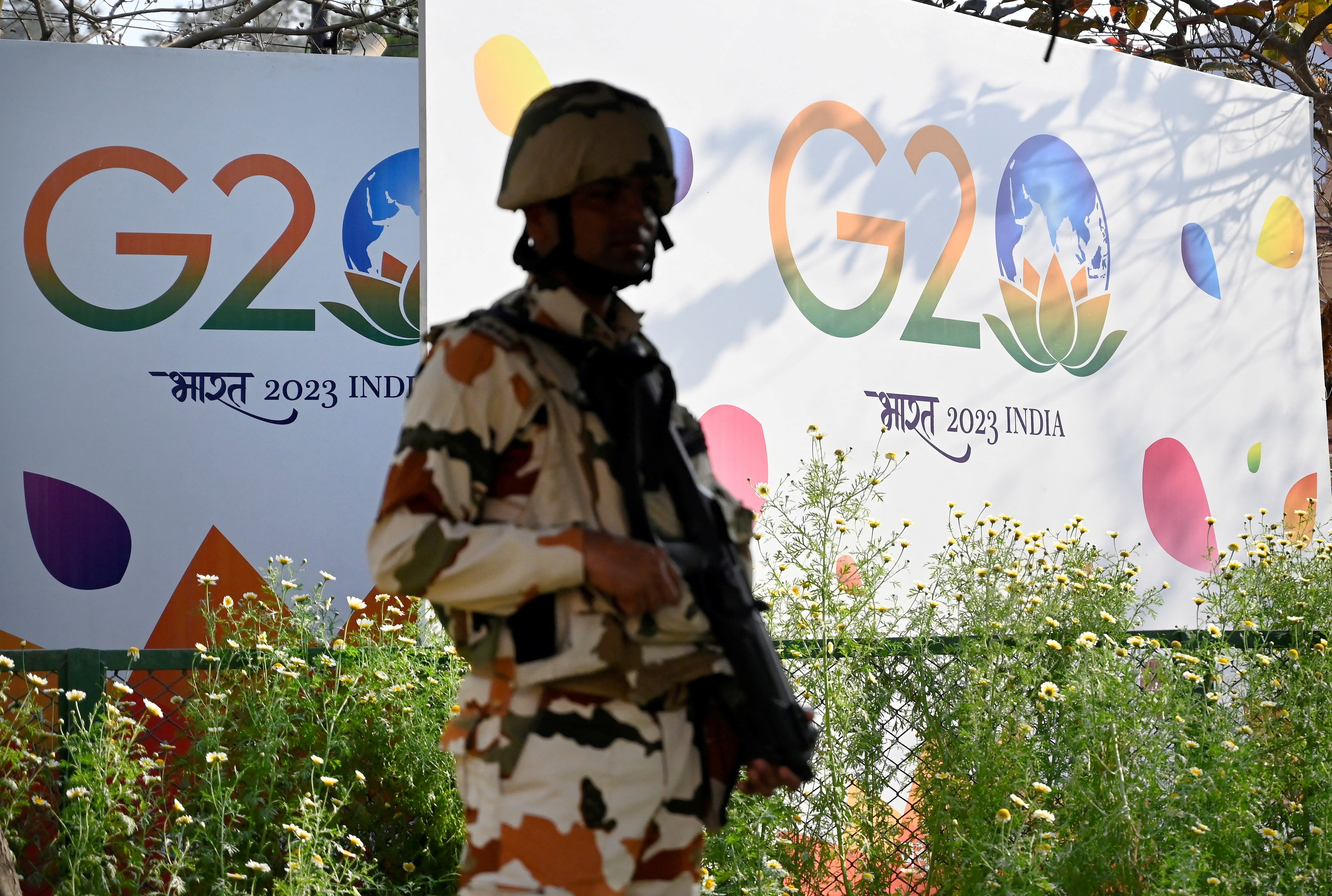 FILE PHOTO: A member of India's military force stands guard at the G20 foreign ministers meeting in New Delhi, India March 2, 2023. Olivier Douliery/Pool via REUTERS