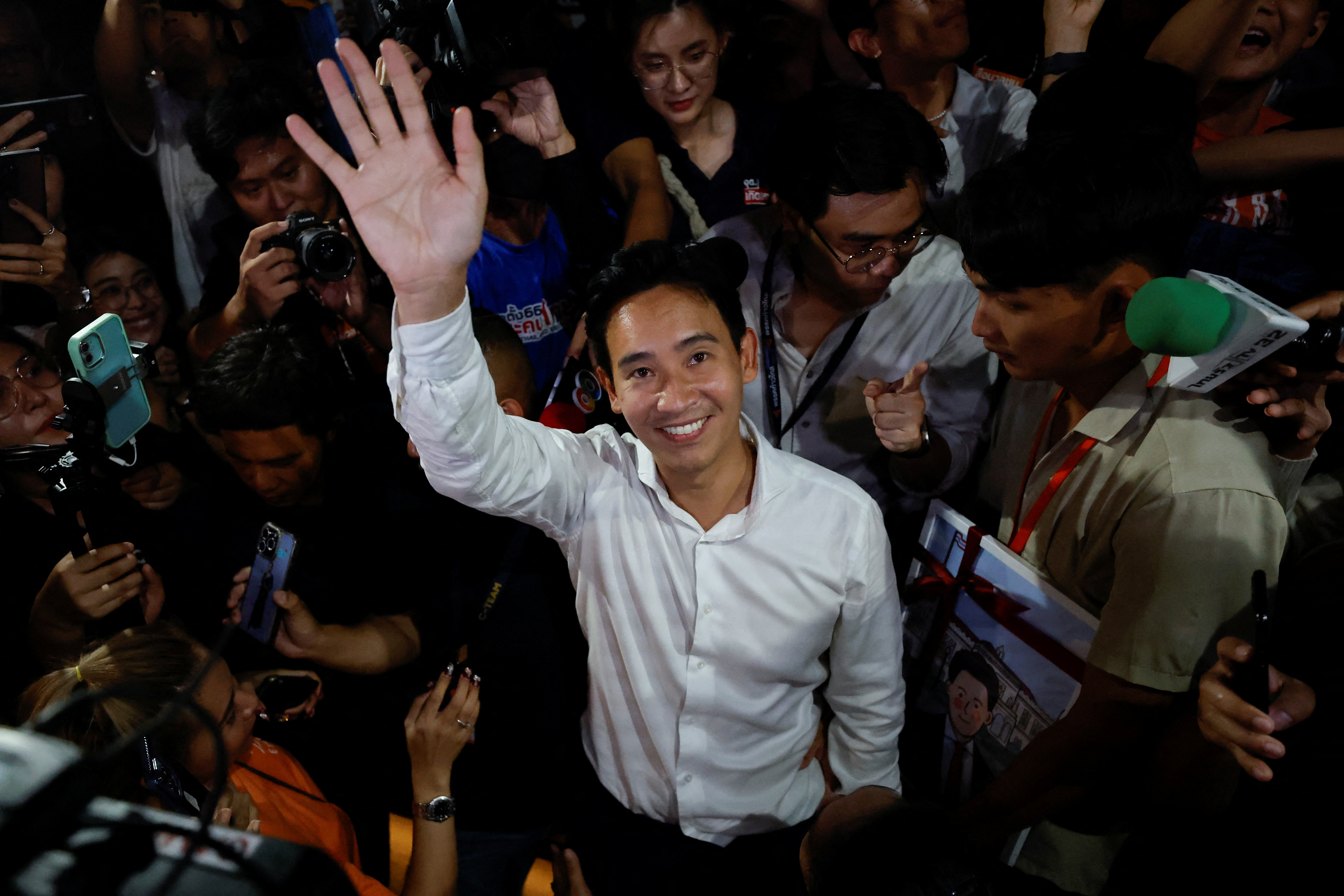 Move Forward Party leader and prime ministerial candidate, Pita Limjaroenrat, waves to the crowd during the general election in Bangkok, Thailand, May 14, 2023. REUTERS/Jorge Silva