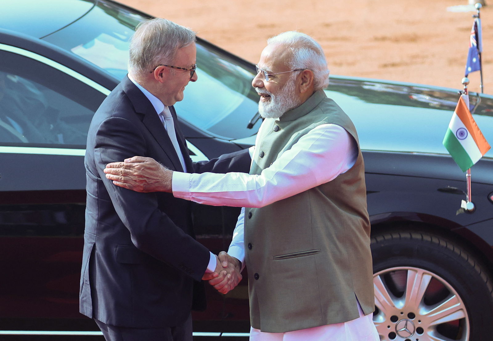 FILE PHOTO: Australian Prime Minister Anthony Albanese shakes hands with his Indian counterpart Narendra Modi during his ceremonial reception at the forecourt of India's Rashtrapati Bhavan Presidential Palace in New Delhi, India, March 10, 2023. REUTERS/Altaf Hussain