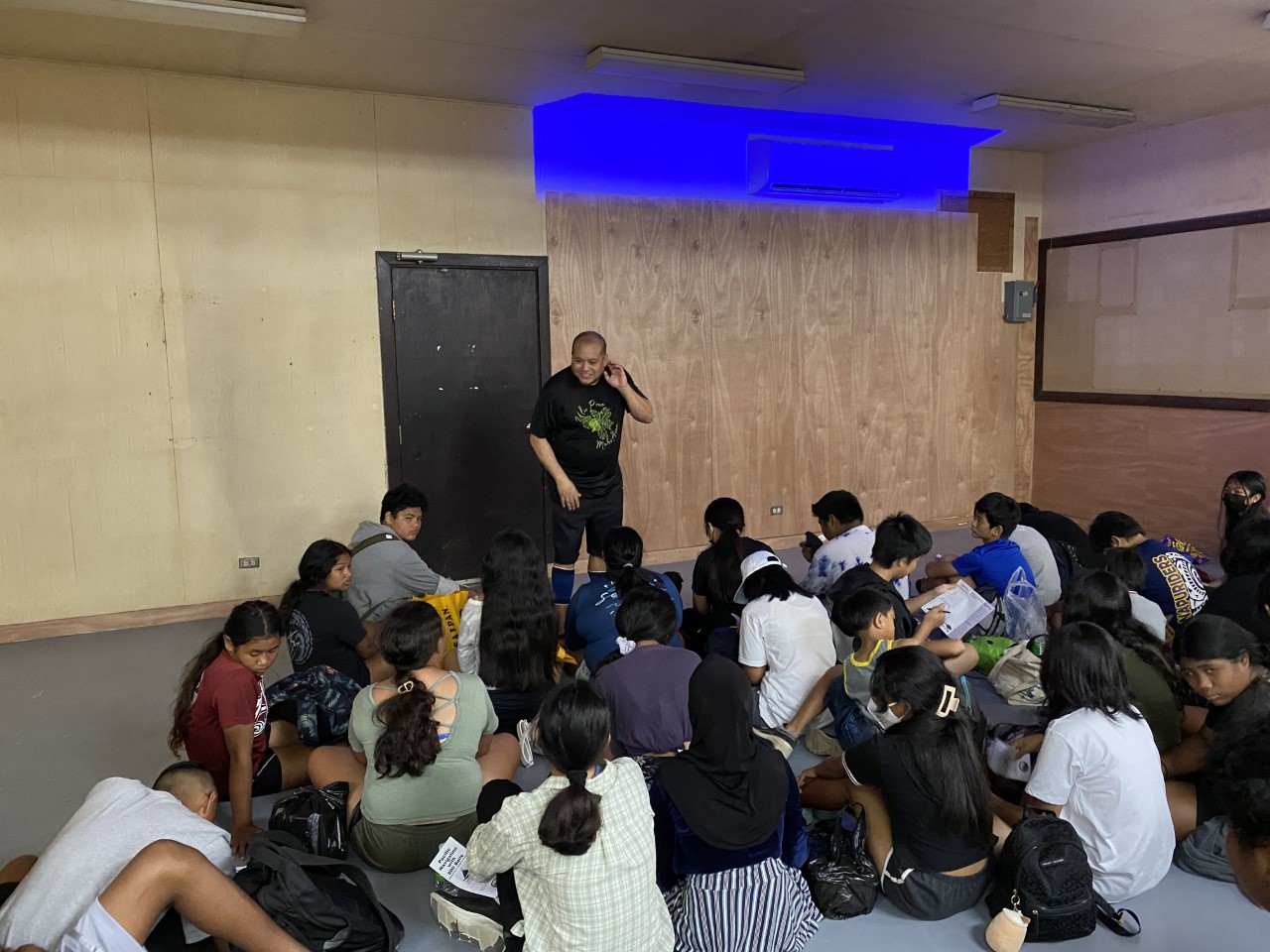 500 Sails Director of Sailing and Seamanship Junior Coleman talks about sailing with Francisco M. Sablan Middle School students.