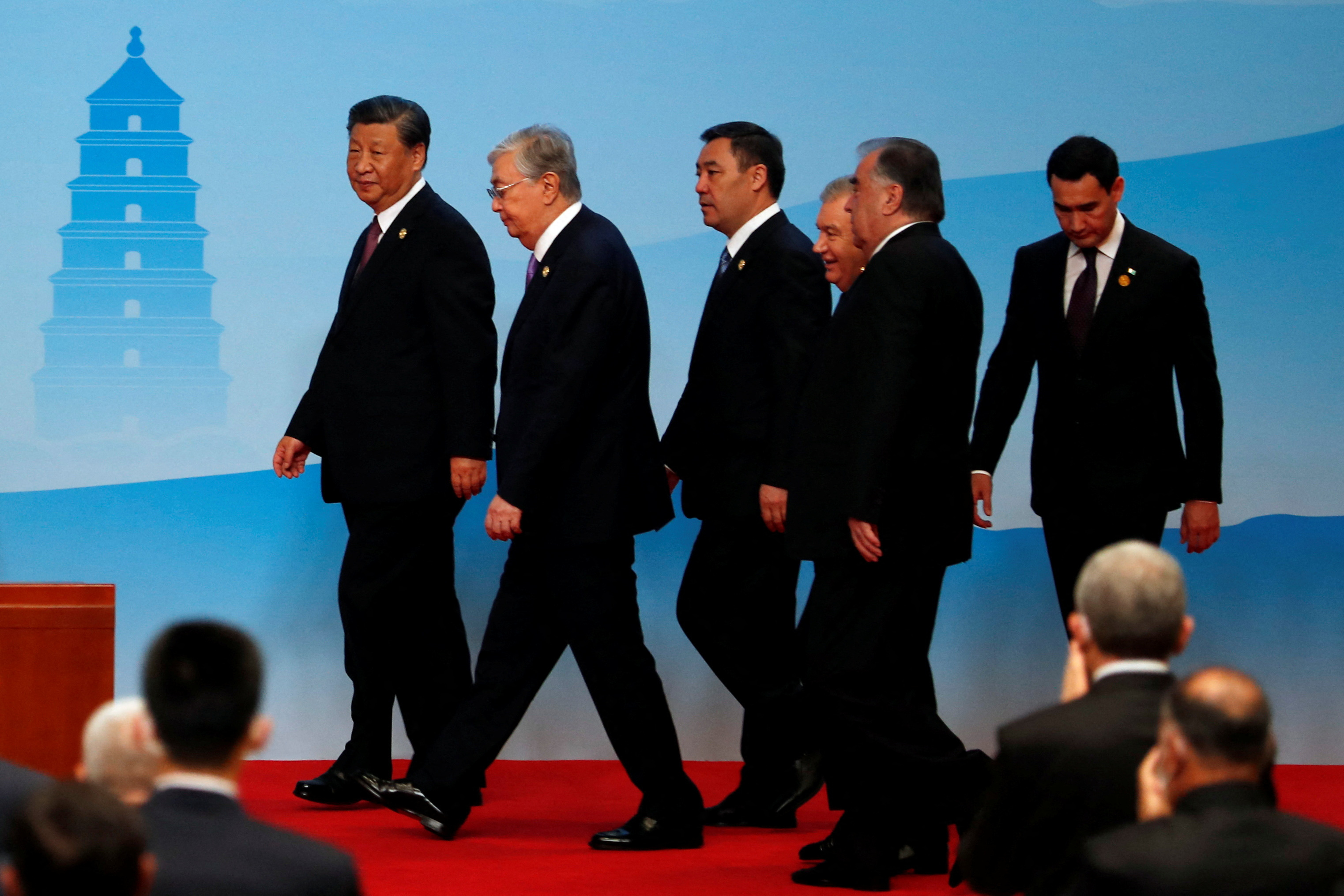 Chinese President Xi Jinping, Kazakhstan's President Kassym-Jomart Tokayev, Kyrgyzstan's President Sadyr Japarov, Uzbekistan's President Shavkat Mirziyoyev, Tajikistan's President Emomali Rahmon and Turkmenistan's President Serdar Berdymukhamedov arrive for the joint press conference of the China-Central Asia Summit in Xian, Shaanxi province, China May 19, 2023. REUTERS/Florence Lo/Pool