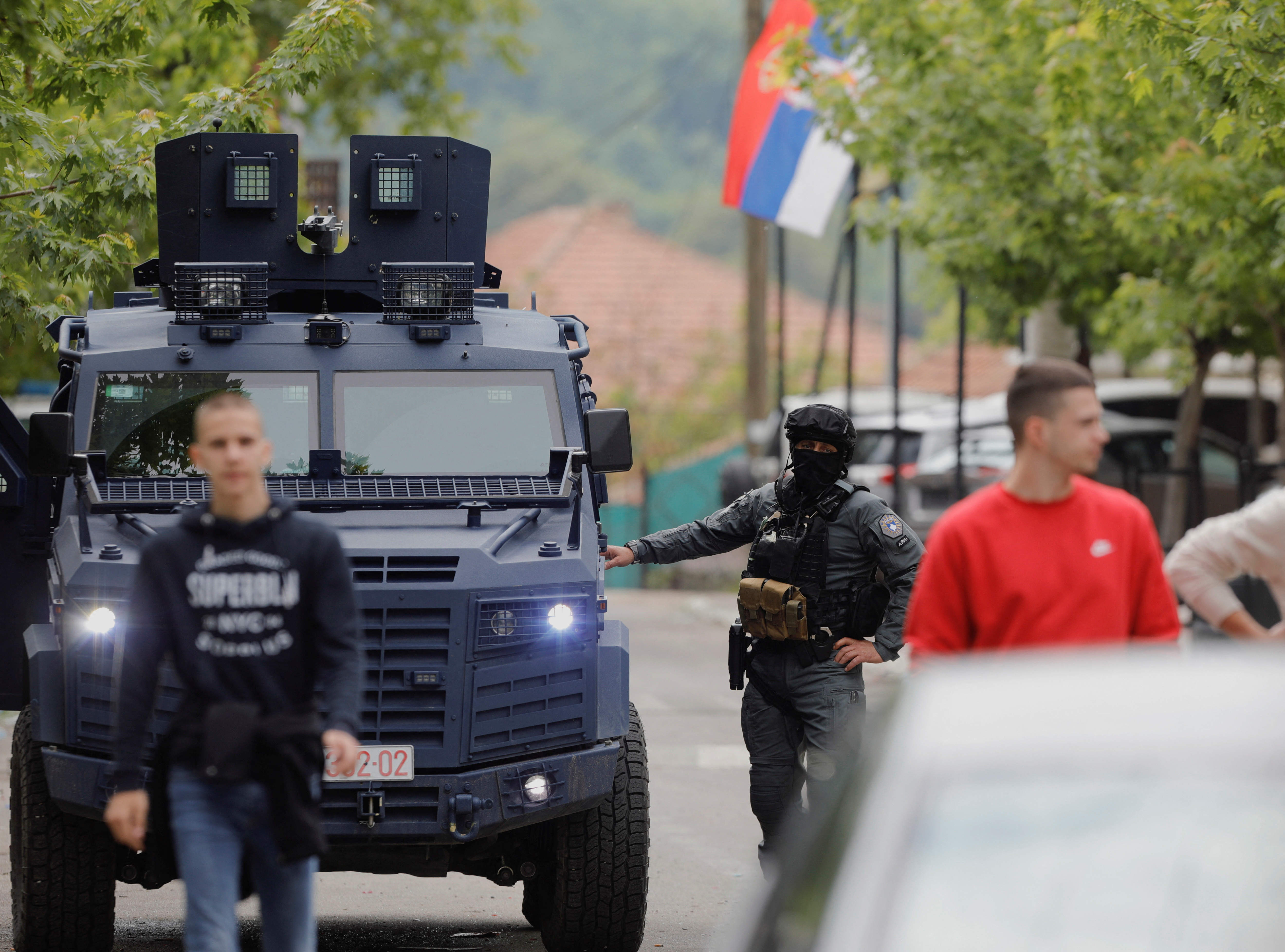 Kosovo special police forces guard the municipal offices in Zvecan after Serb protestors prevent a newly elected ethnic Albanian mayor from entering the office in Zvecan, Kosovo, May 27, 2023.REUTERS/Ognen Teofilovski