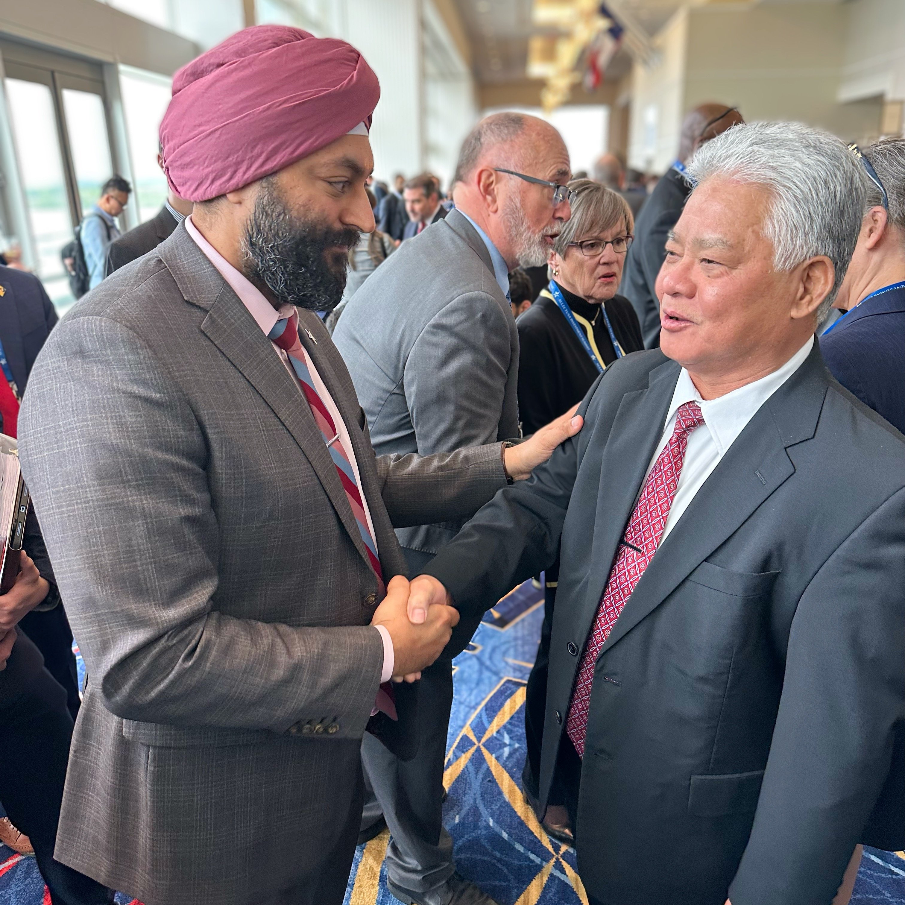 Gov. Arnold I. Palacios shakes hands with SelectUSA Executive Director Jasjit Singh at the 2023 SelectUSA Investment Summit in National Harbor, MD.