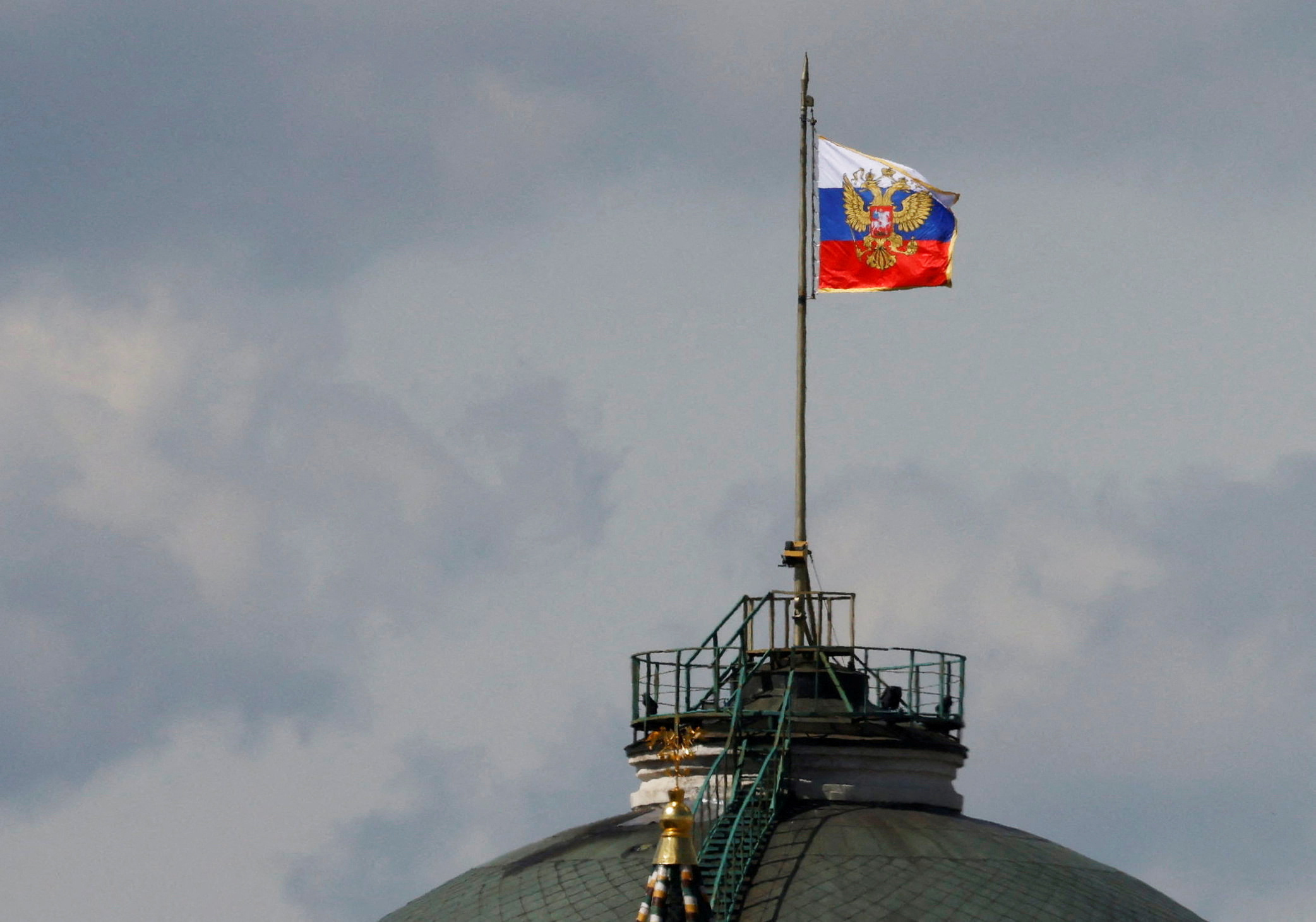 FILE PHOTO: The Russian flag flies on the dome of the Kremlin Senate building, while the roof shows what appears to be marks from the recent drone incident, in central Moscow, Russia, May 4, 2023. REUTERS/Stringer