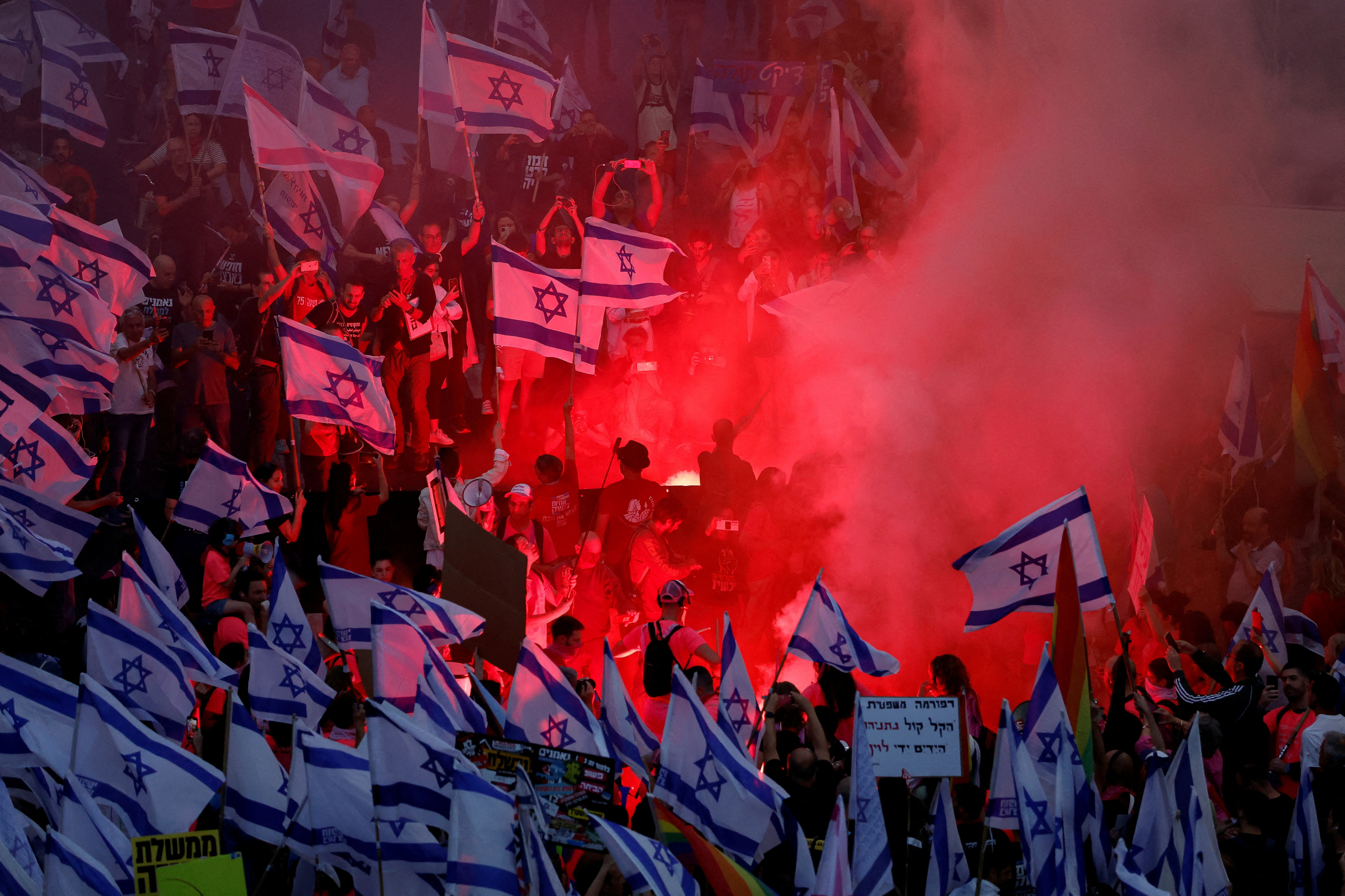 People take part in a demonstration against Israeli Prime Minister Benjamin Netanyahu and his nationalist coalition government's judicial overhaul, for the 20th consecutive week in Tel Aviv, Israel May 20, 2023. REUTERS/Ammar Awad
