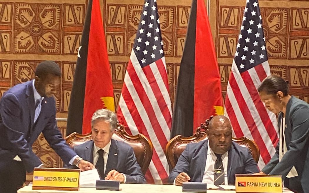 US Secretary of State Antony Blinken and PNG Defense Minister, Win Barki Daki, sign a new bilateral defense cooperation agreement. 