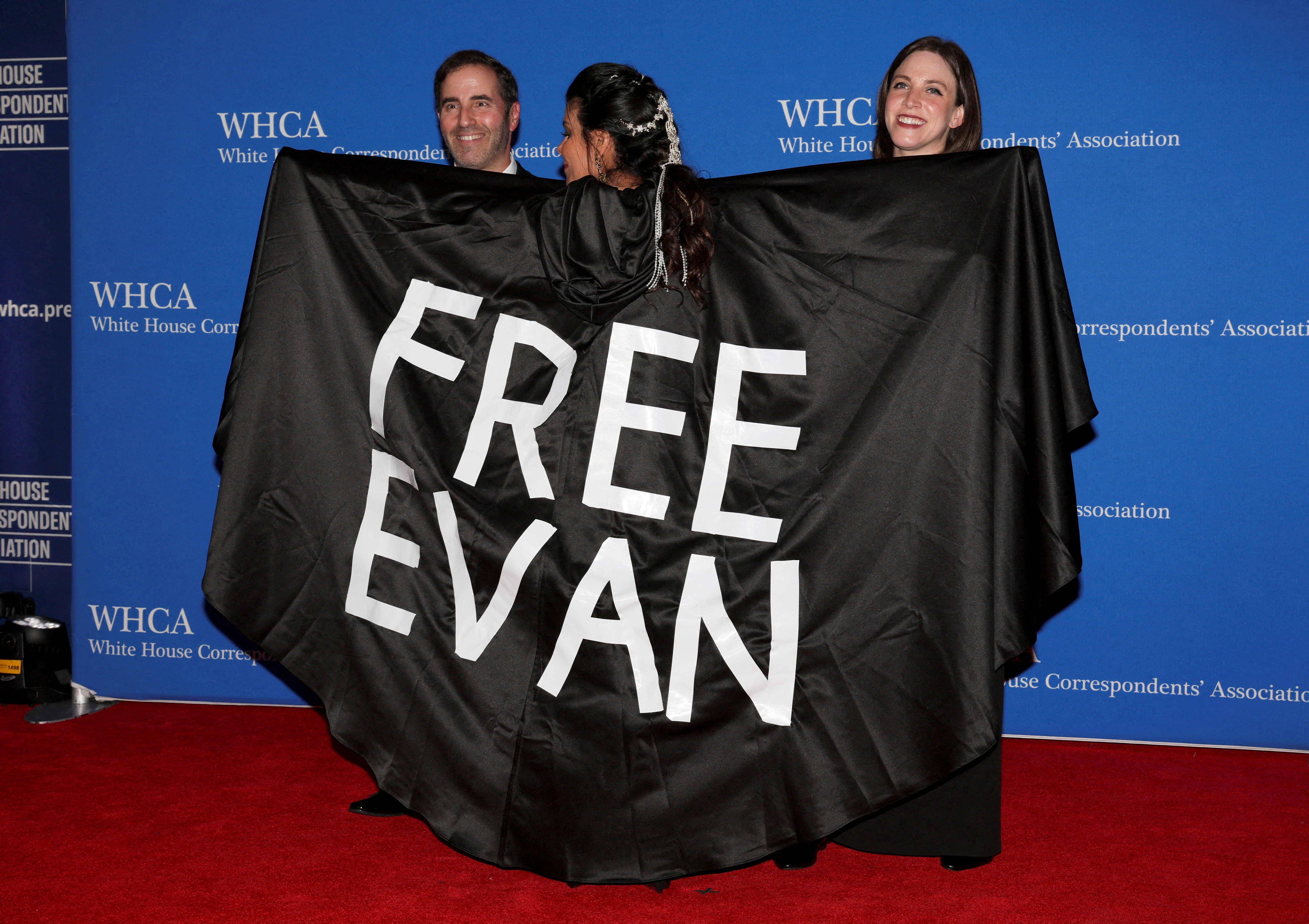 FILE PHOTO: Washington Post reporter Vivian Salama wears a cape reading "Free Evan", referring to detained Wall Street Journal reporter Evan Gershkovich who was arrested on March 30 in Russia and subsequently charged with espionage, a charge he has denied, on the red carpet arriving for the annual White House Correspondents' Association (WHCA) Dinner in Washington, U.S., April 29, 2023. REUTERS/Tom Brenner/File Photo