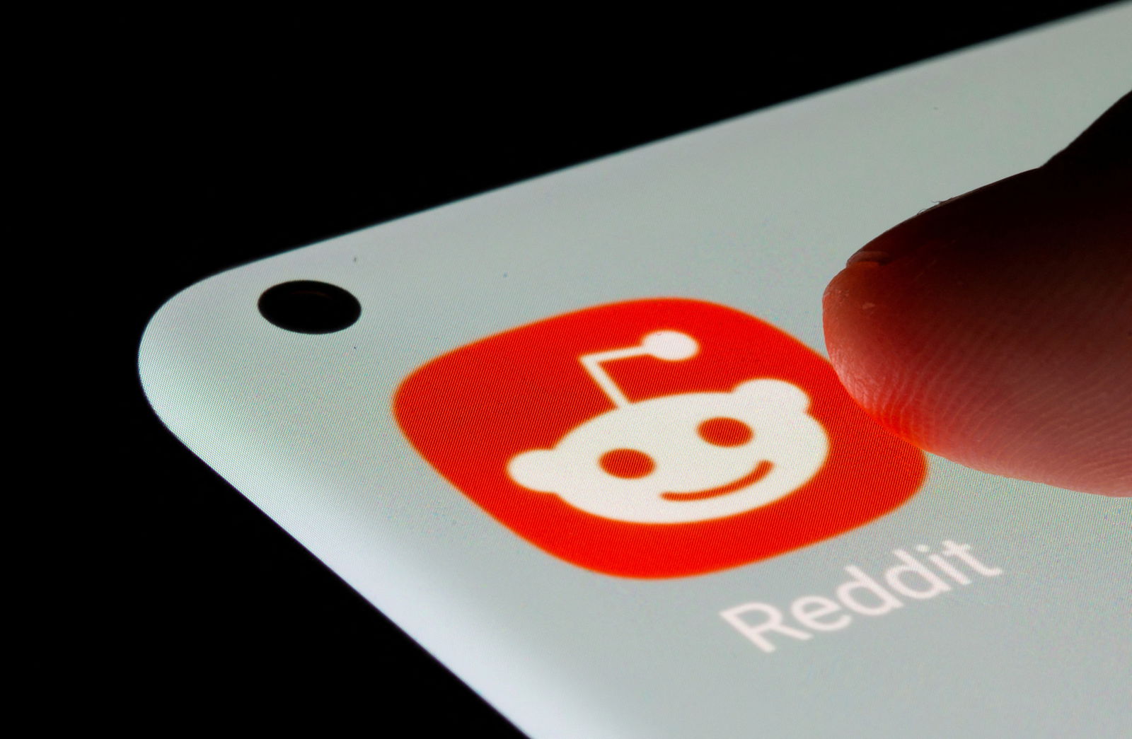 FILE PHOTO: Reddit app is seen on a smartphone in this illustration taken, July 13, 2021. REUTERS/Dado Ruvic/Illustration/