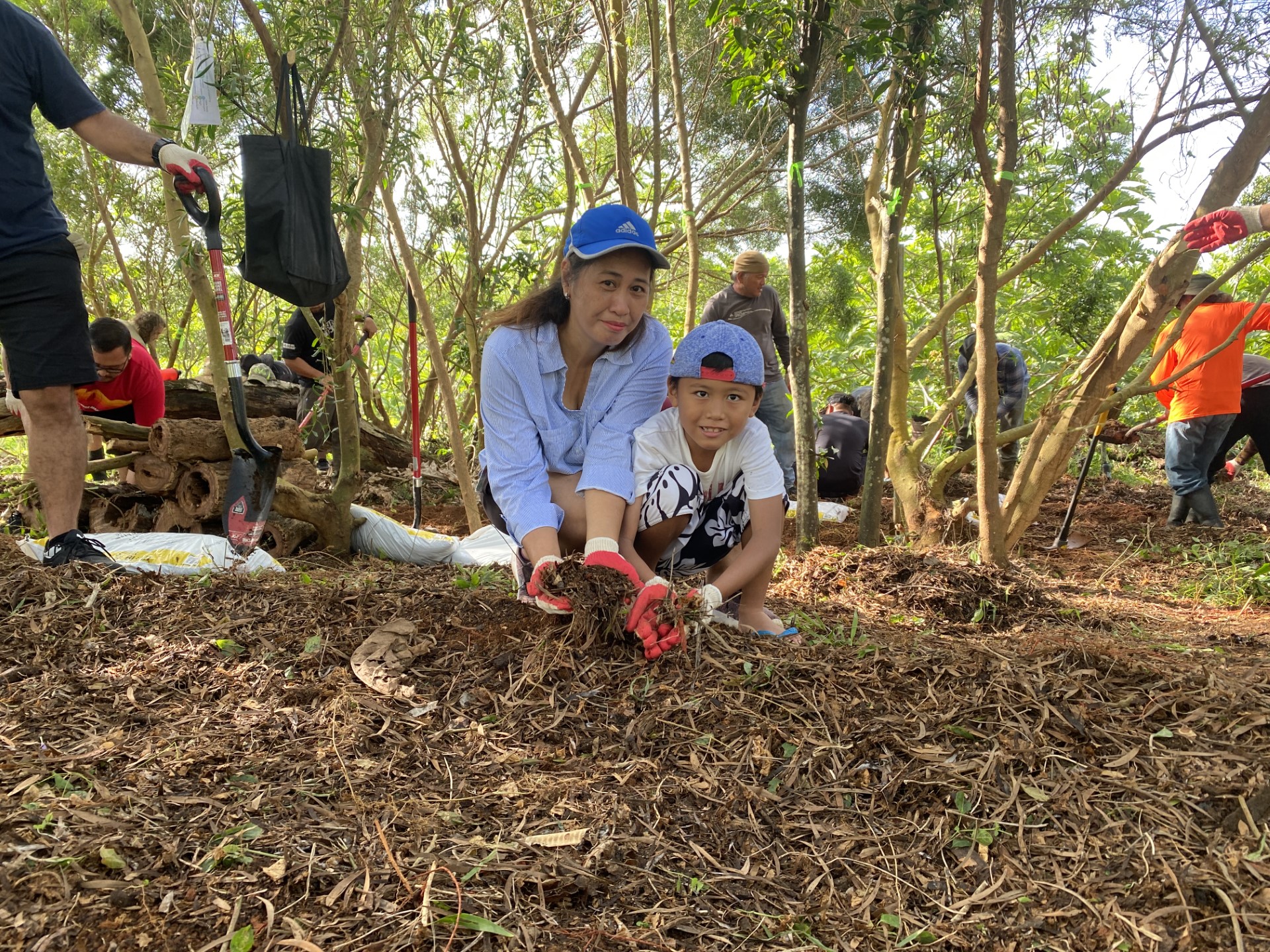Kathy Camoral and her son Khael Ibarreta participate in an NMC-CREES agroforestry workshop in June.