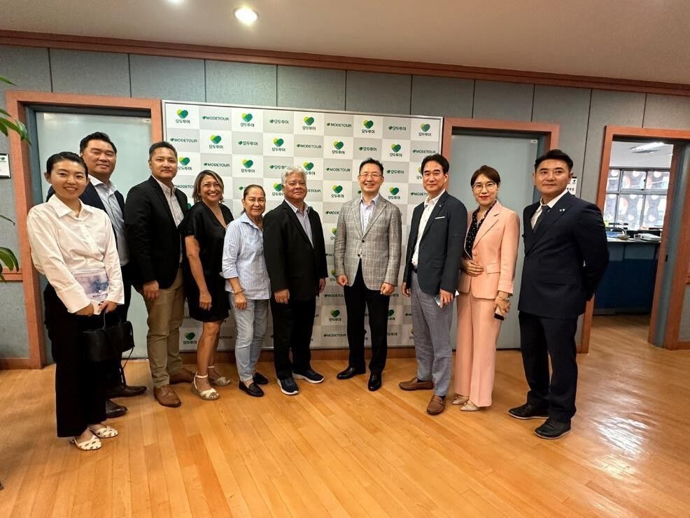 CNMI Governor Arnold A. Palacios, sixth left, meets with Mode Tour President Yu In Tae, fourth right, on June 7, 2023, at Seoul, Korea.  Governor Palacios led a delegation from the Marianas in Korea to reaffirm ties with tourism partners in the top source market for tourists to island destination.