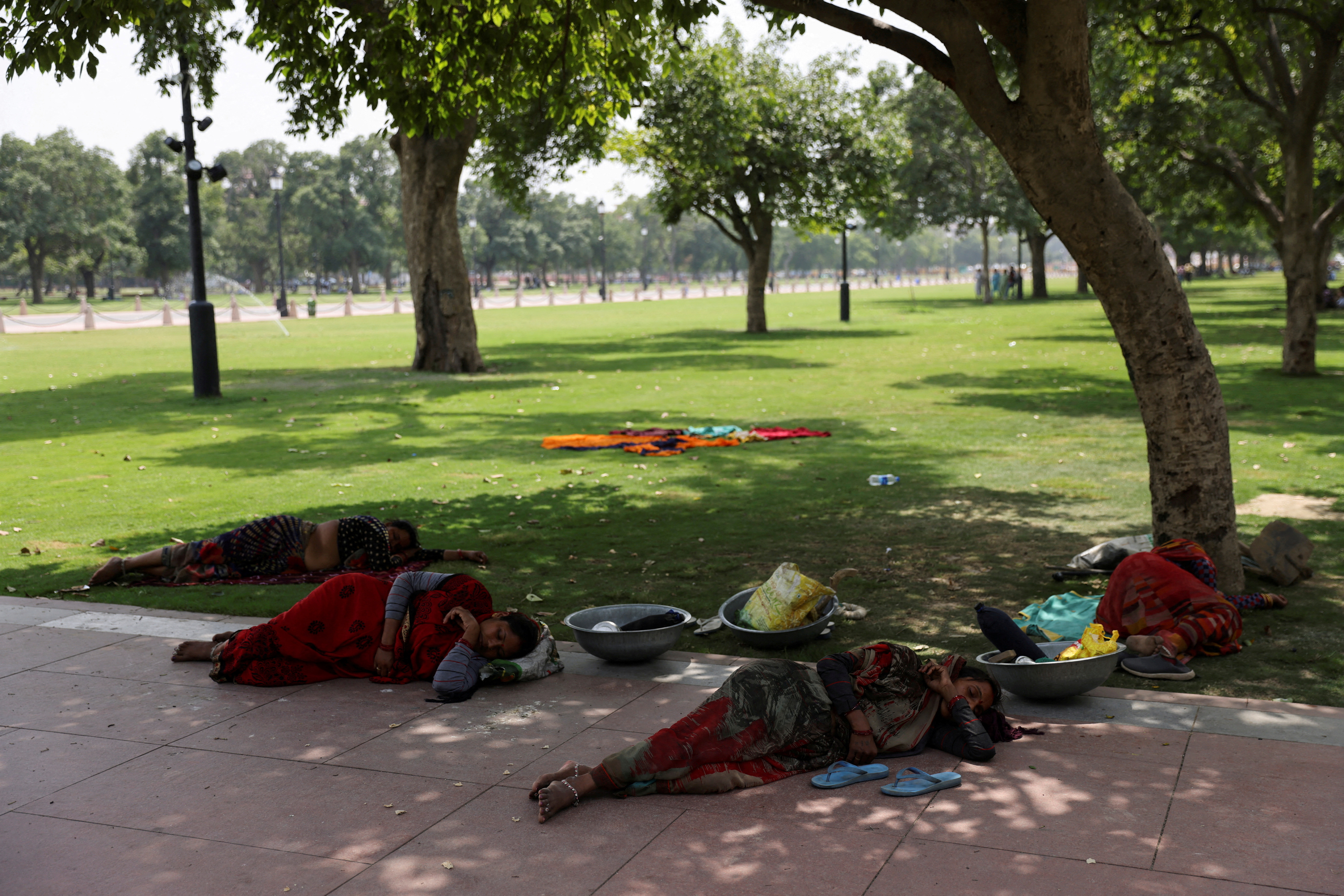 FILE PHOTO: Women laborers rest under a tree on a hot summer day near India Gate, in New Delhi, India May 15, 2023. REUTERS/Anushree Fadnavis/File Photo