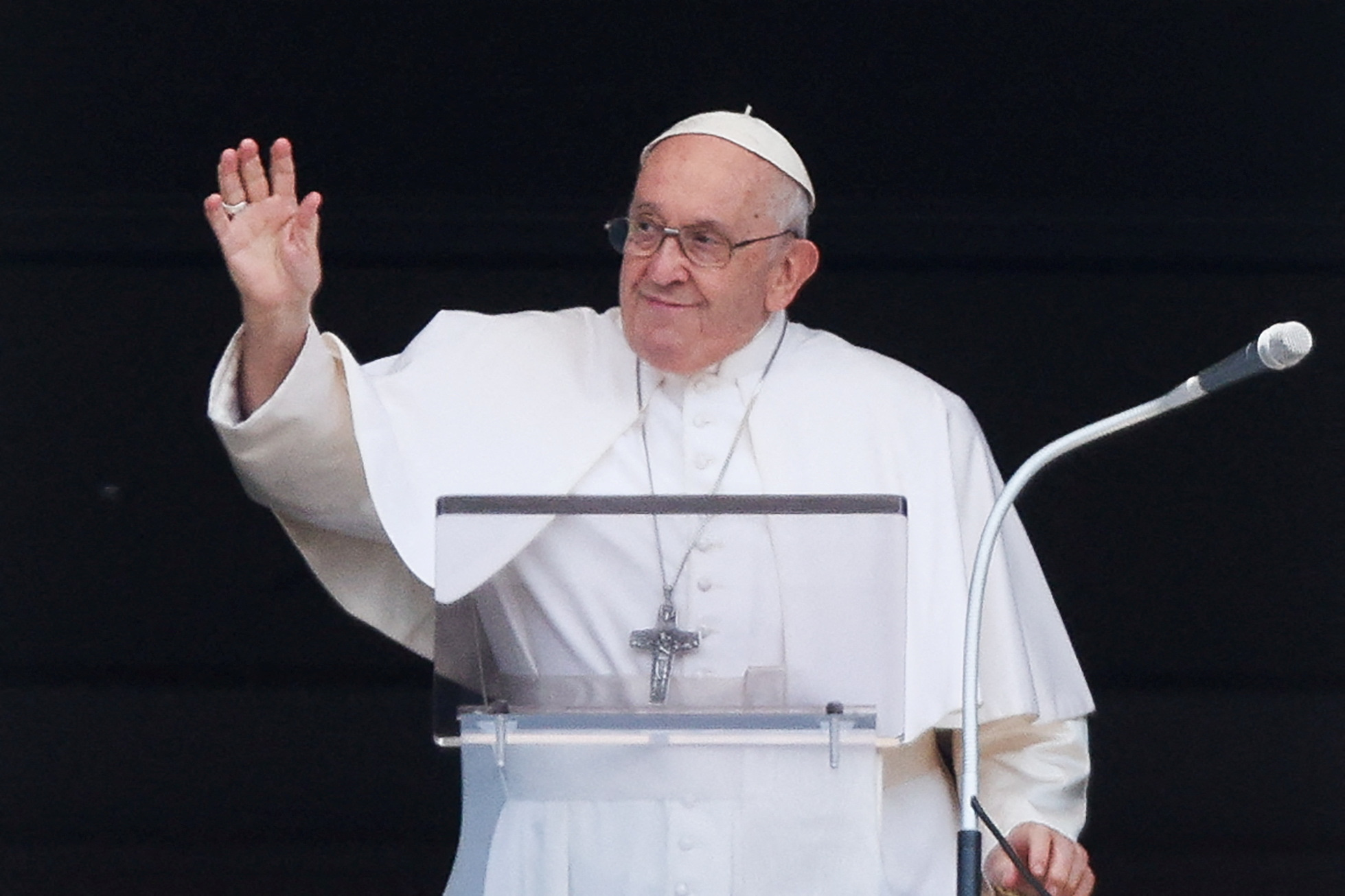FILE PHOTO: Pope Francis leads the Angelus prayer from his window at the Vatican, June 18, 2023. REUTERS/Yara Nardi/File Photo