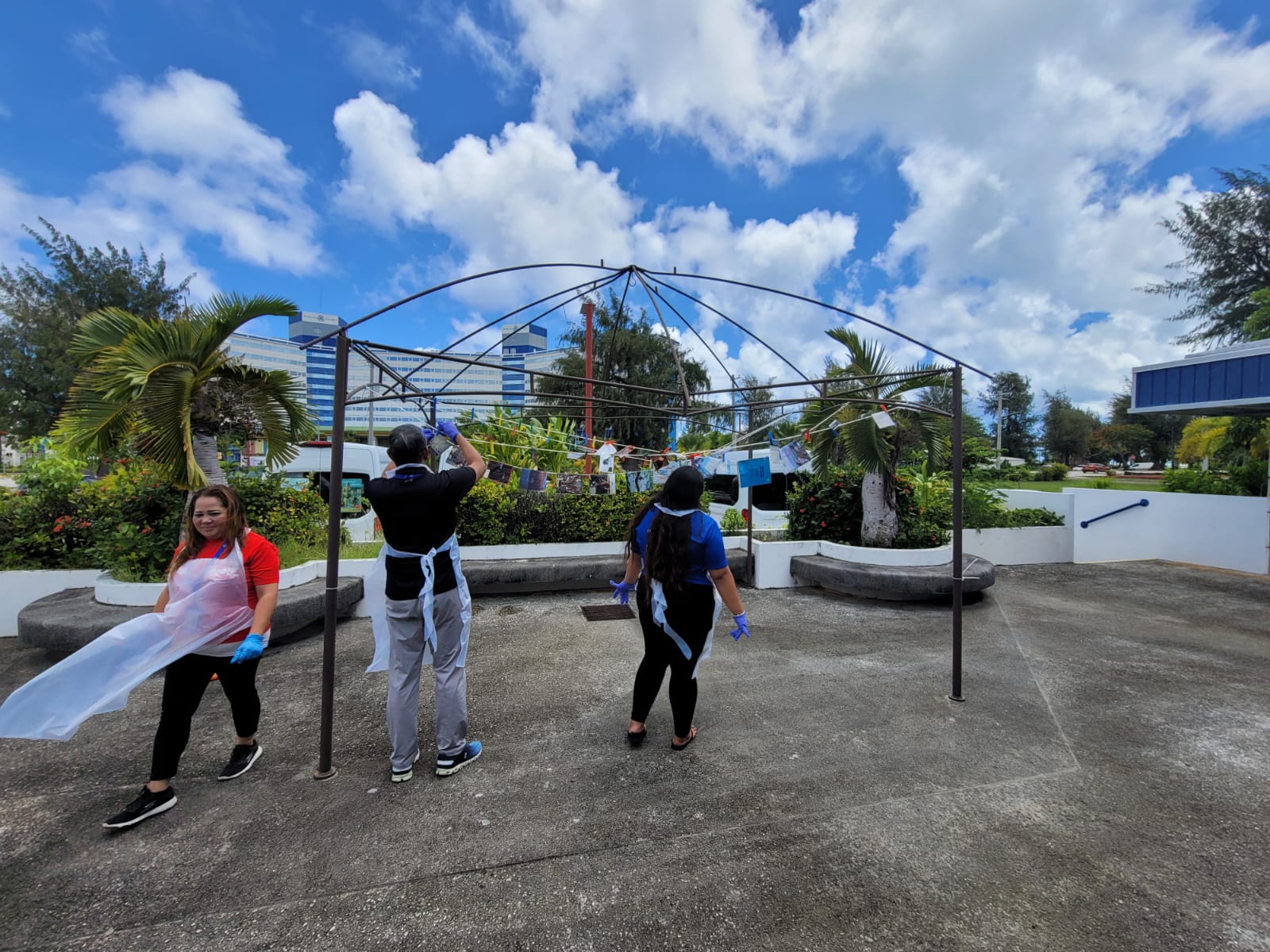 Participants salvage items outside JKPL.