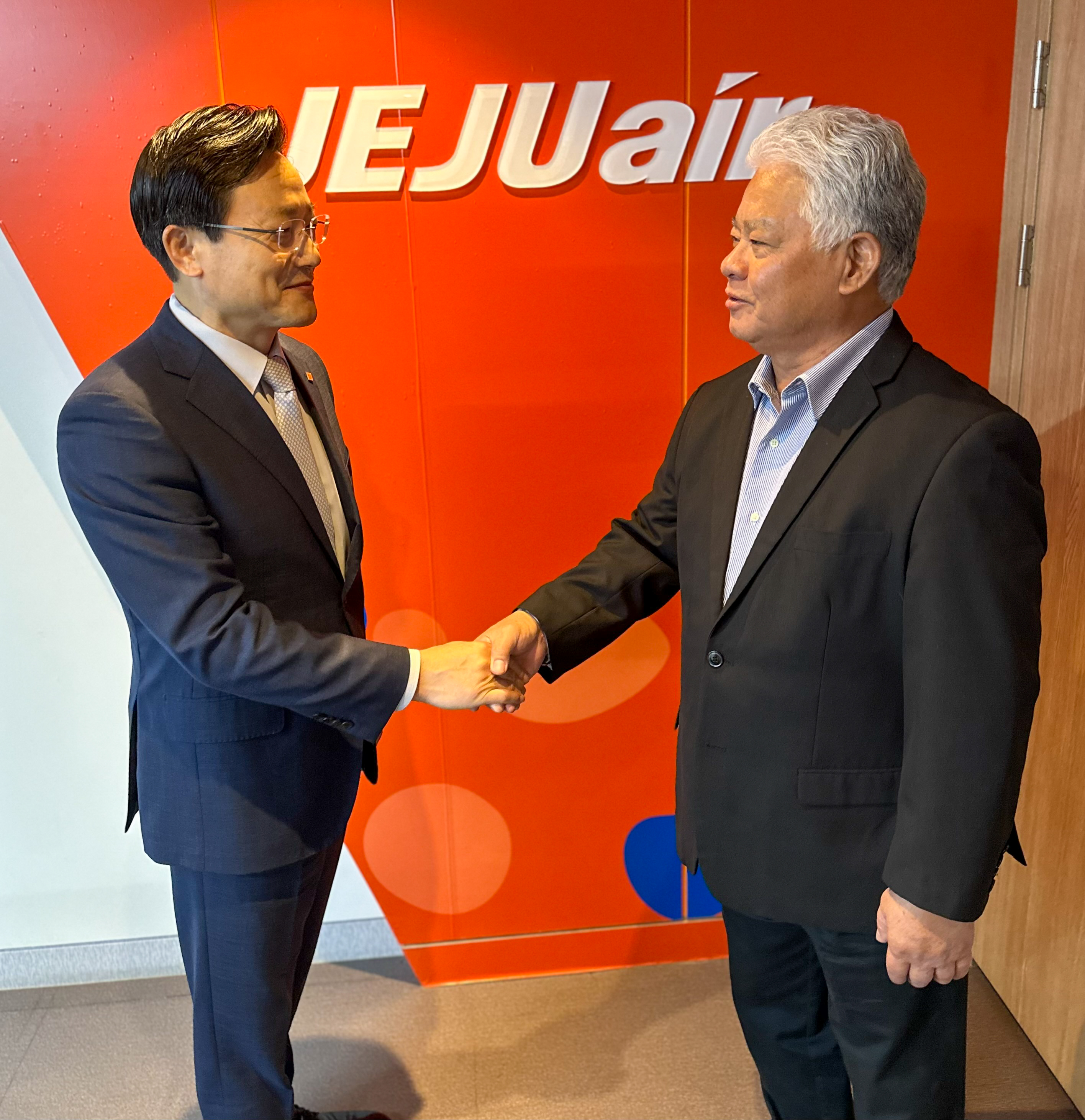 Jeju Air’s CEO E-Bae Kim announced that Jeju Air is adding a new, direct passenger air service between Busan, South Korea, and Saipan during a meeting with Gov. Arnold I. Palacios, who is in Seoul this week with MVA Acting Chair Gloria Cavanagh and MVA Managing Director Chris Concepcion.