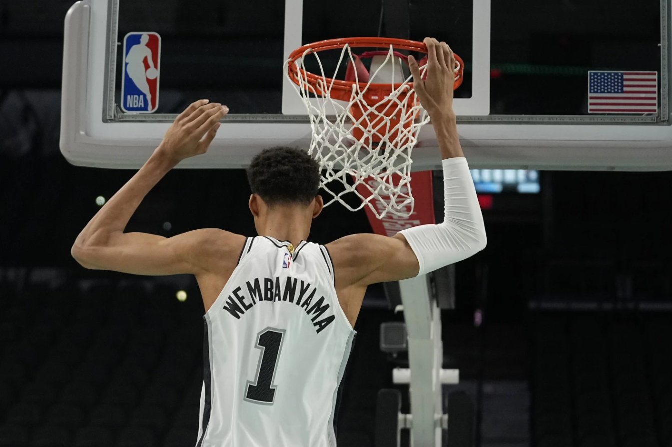San Antonio Spurs’ Victor Wembanyama dunks during an NBA basketball media event, Saturday, June 24, 2023 at the AT&T Center in San Antonio.