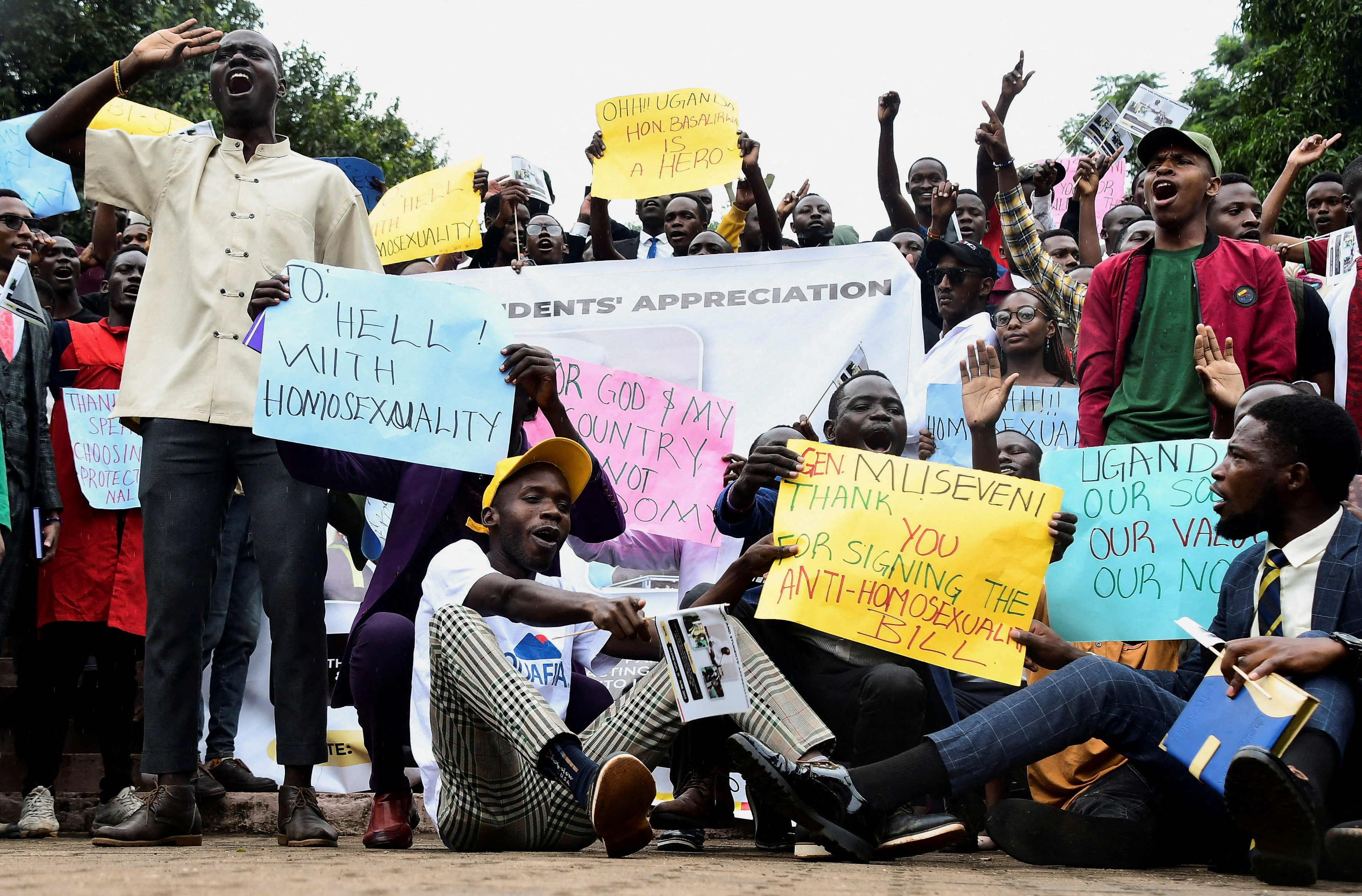FILE PHOTO: Ugandan students hold placards as they participate in a peaceful walk to appreciate President Yoweri Museveni for signing the new anti-homosexuality law in Kampala, Uganda May 31, 2023. REUTERS/Abubaker Lubowa/File Photo