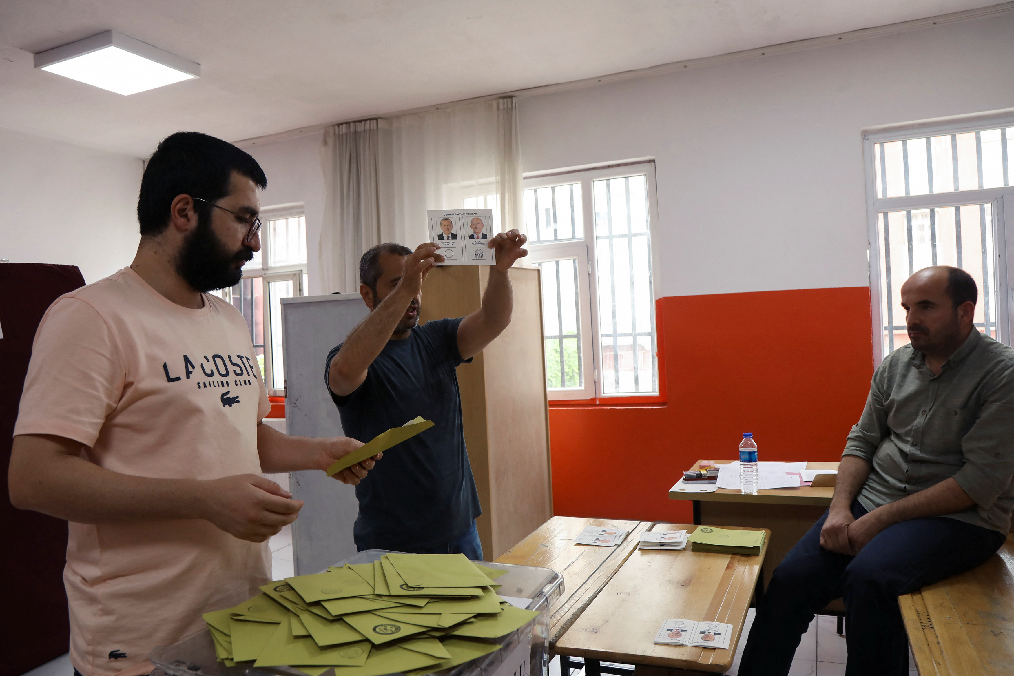 FILE PHOTO: Election officials count votes during the second round of the presidential election, in Diyarbakir, Turkey, May 28, 2023. REUTERS/Sertac Kayar