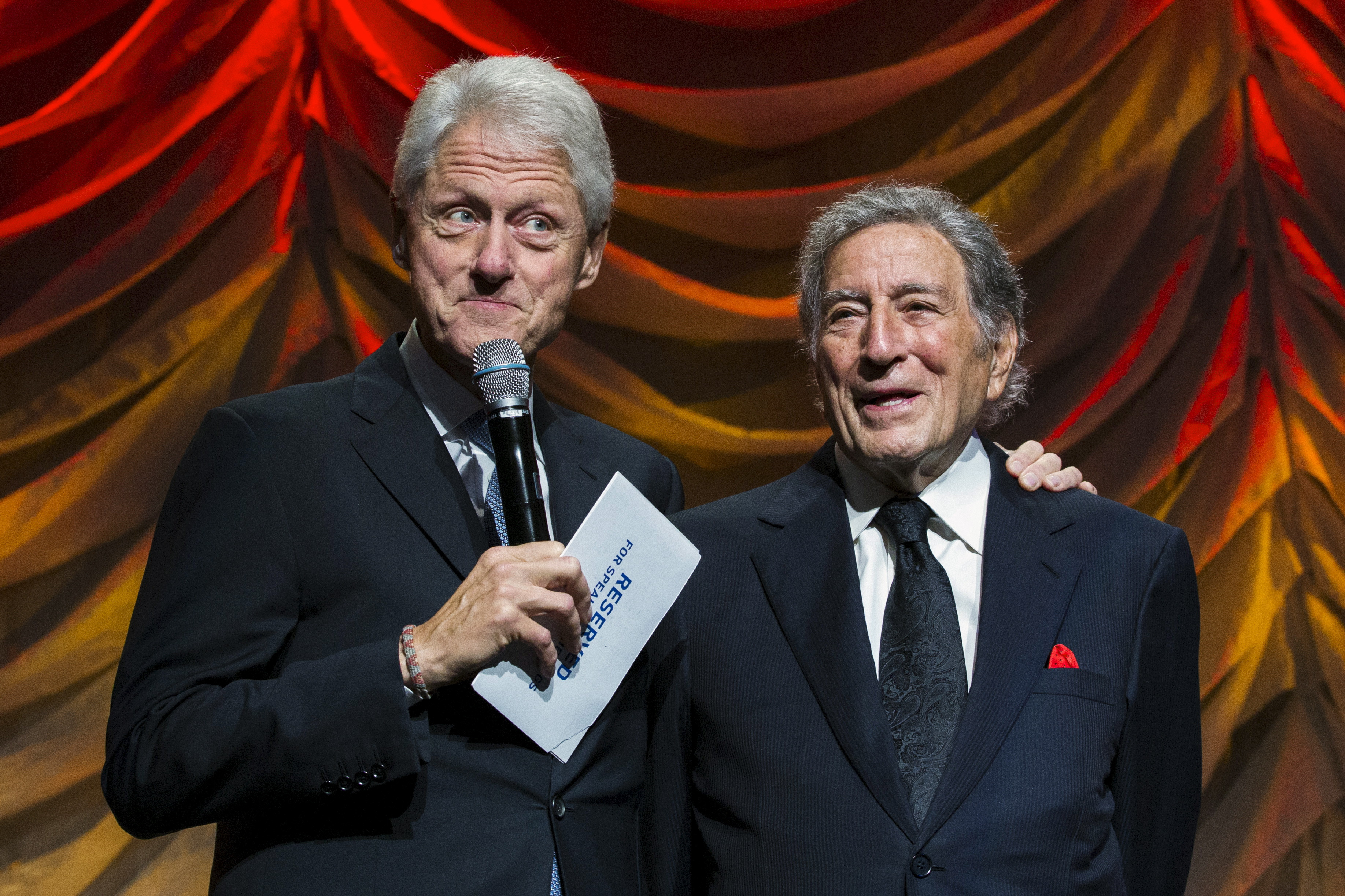 FILE PHOTO: Former U.S. President Bill Clinton (L) stands with singer Tony Bennett during the Clinton Global Citizen award ceremony at the Clinton Global Initiative's annual meeting in New York, September 27, 2015. REUTERS/Lucas Jackson/File Photo
