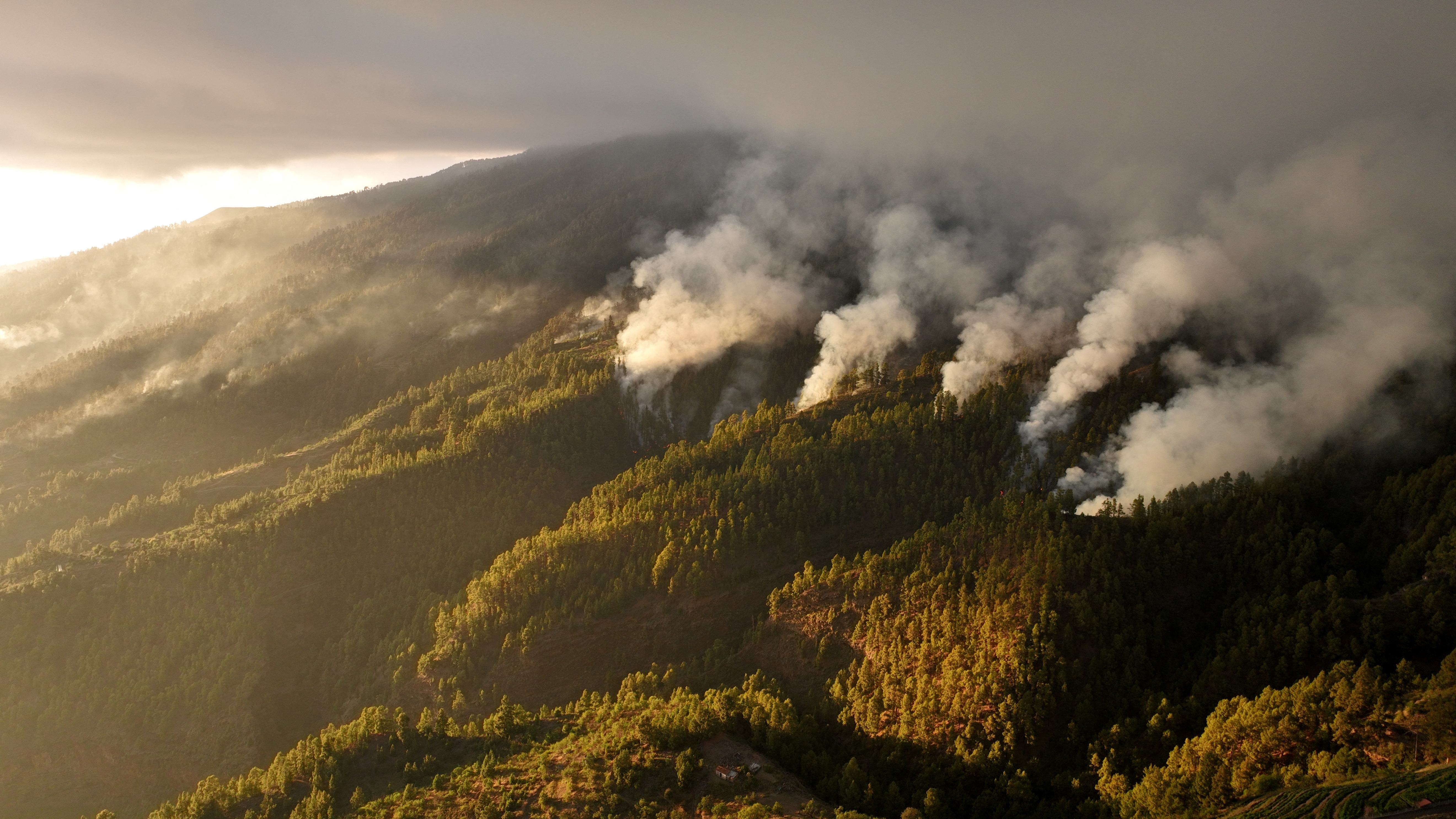 A view of smoke billowing from mountain of a raging wildfire in Tijarafe, on the Canary Island of La Palma, Spain July 16, 2023. EIRIF Handout/ Handout via REUTERS