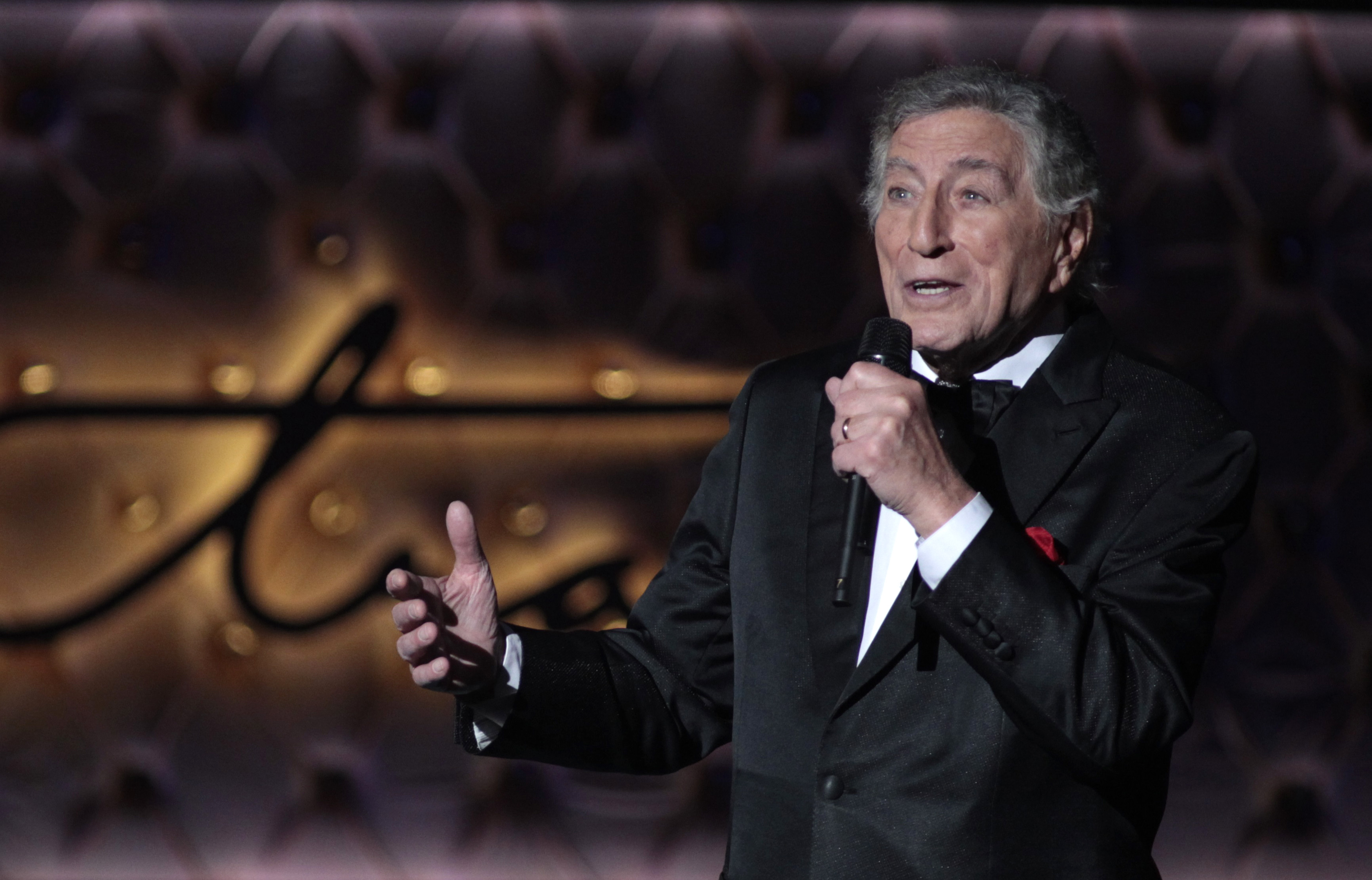 FILE PHOTO: Singer Tony Bennett performs during Sinatra 100 - An All-Star Grammy Concert in Las Vegas, Nevada December 2, 2015. The star-studded tribute was held to mark the would be 100th birthday of legendary performer Frank Sinatra on December 12. REUTERS/Steve Marcus/File Photo