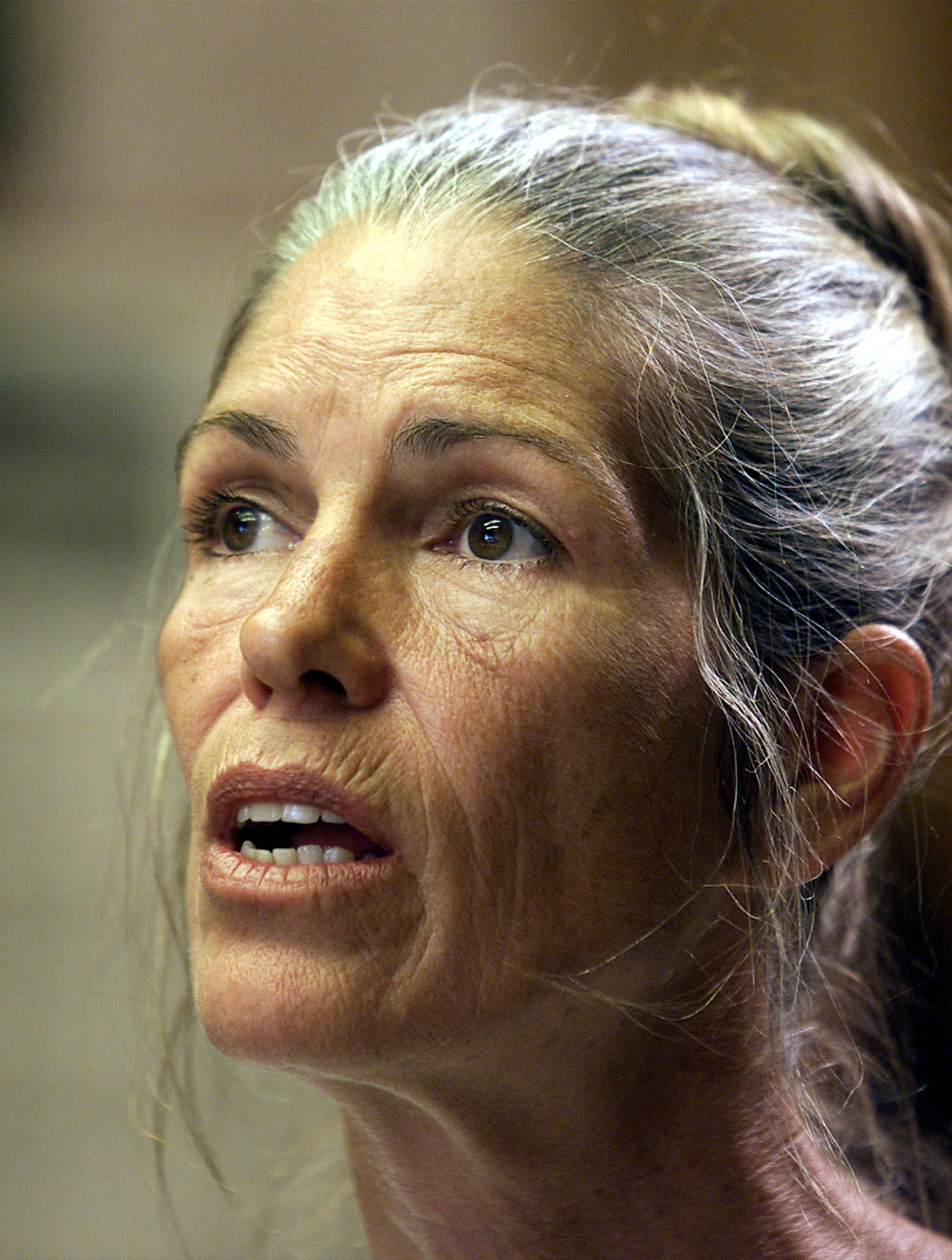 Leslie Van Houten listens during her parole hearing in Corona, California, June 28, 2002. A California state parole board said Van Houten, 52, who has spent 30 years in prison for one of the most shocking killing sprees in U.S. history, should not be paroled because of the "calculated pre-planned manner" of her crime./File Photo