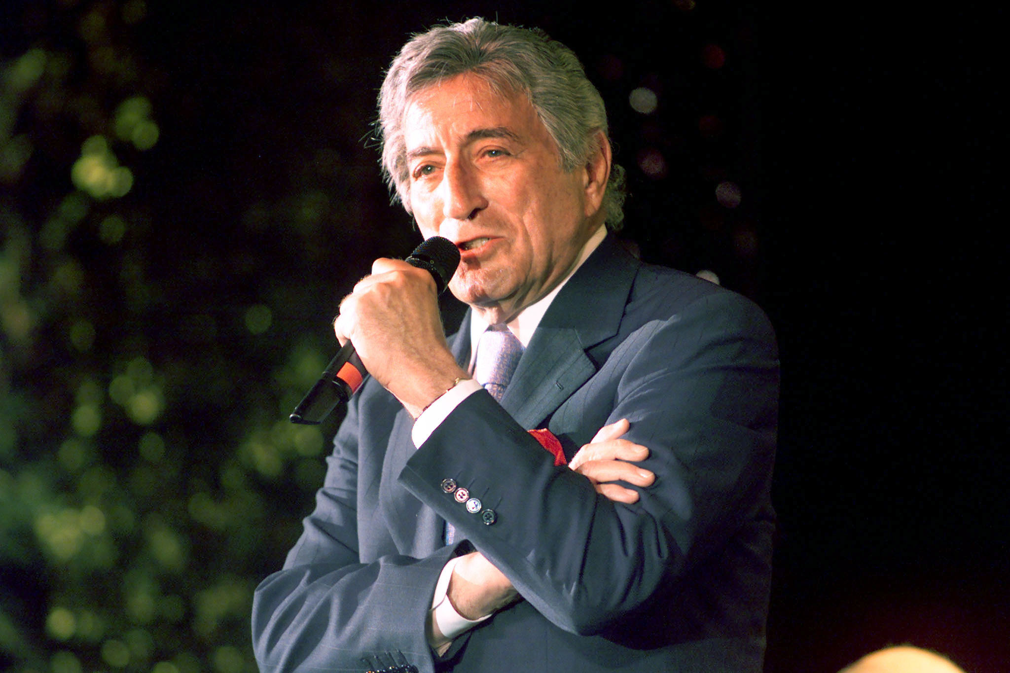 FILE PHOTO: Singer Tony Bennett, performs the song " How Do You Keep The Music Playhing" at the annual Society of Singers dinner February 6 in Beverly Hills. Bennett was honored with the society's Ella Fitzgerald Award for lifetime achievement. FSP/JP/File Photo