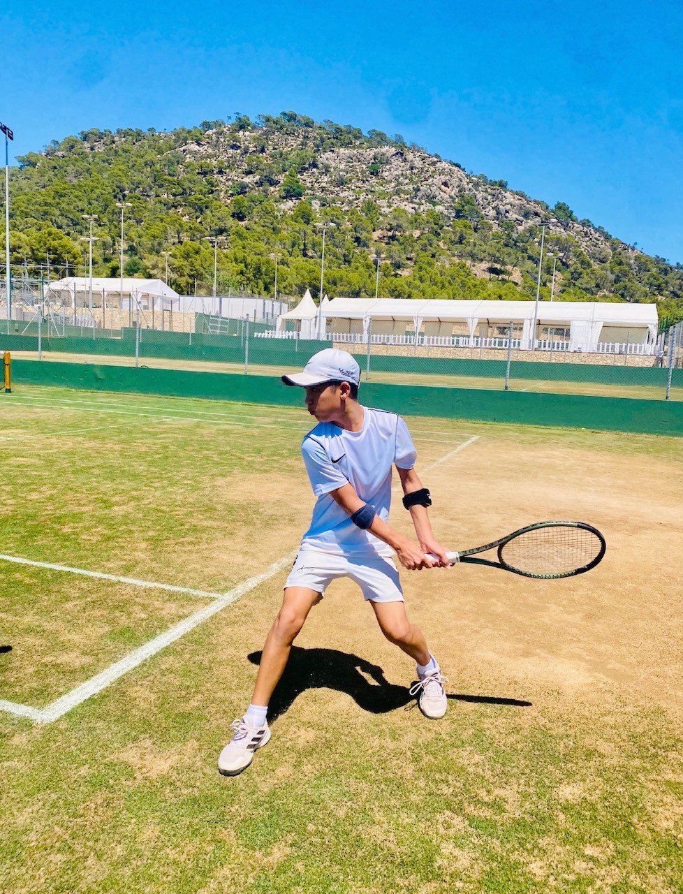 La Hunn Lam readies for the return during practice before a game at the 2023 Pacific Oceania Junior Championships in Lautoka, Fiji.