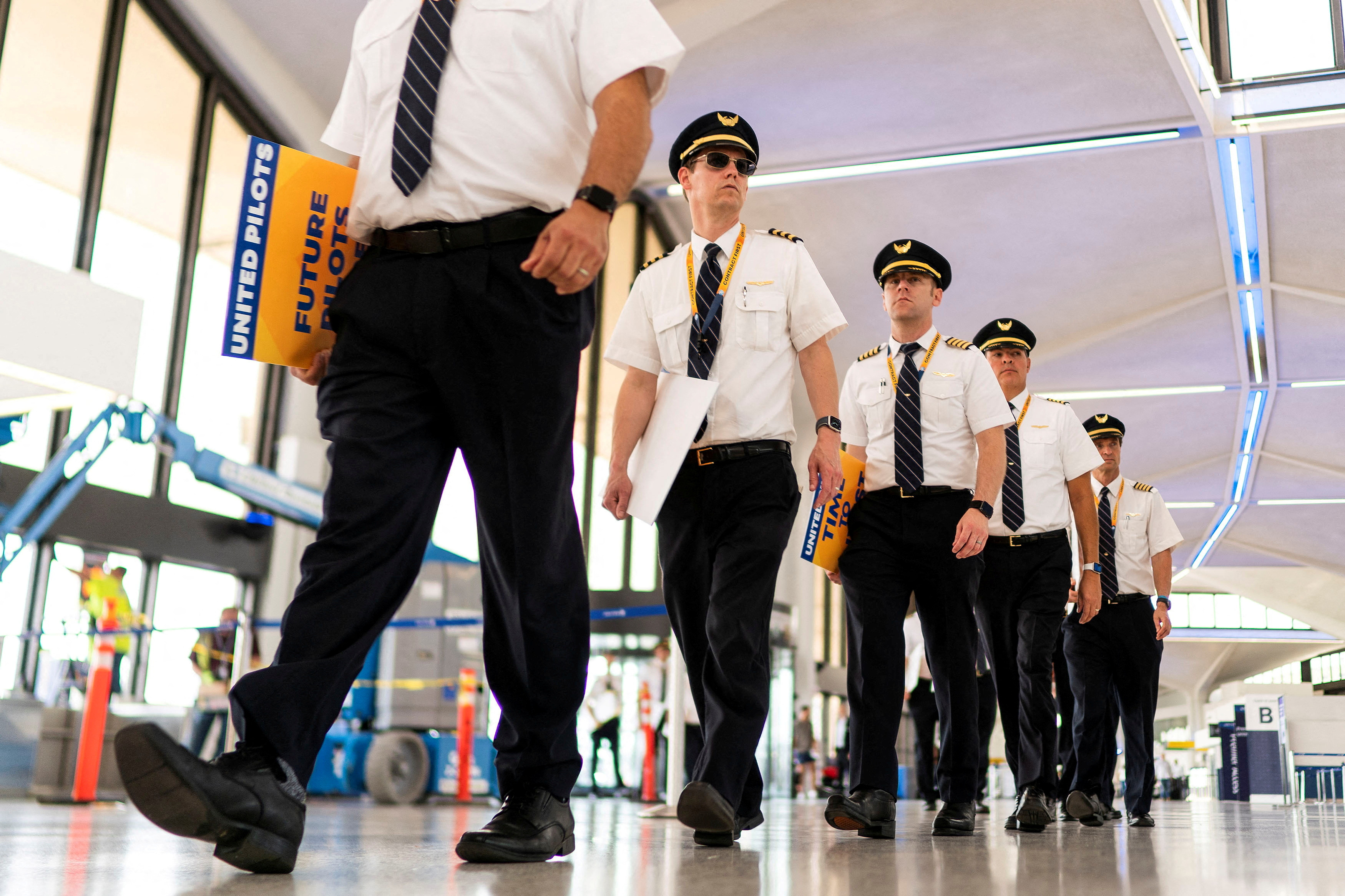 Pilots from United Airlines walk inside the airport as they take part in an informational picket at Newark Liberty International Airport in Newark, New Jersey, U.S., May 12, 2023. REUTERS/Eduardo Munoz/File Photo