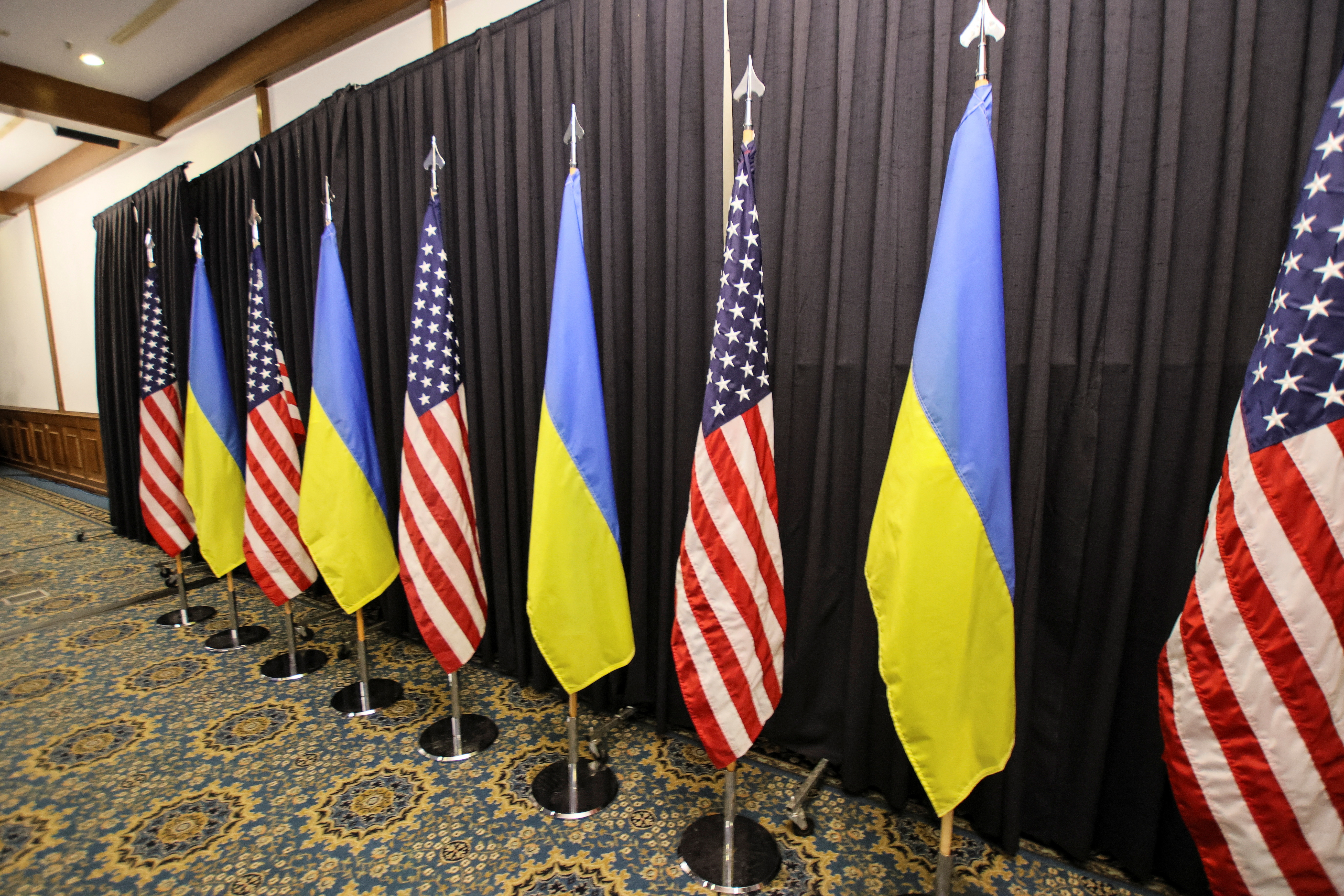 Flags of U.S. and Ukraine are seen on the day of a meeting of German Defence Minister Boris Pistorius, U.S. counterpart Lloyd Austin and NATO Secretary General Jens Stoltenberg at Ramstein Air Base, to discuss how to help Ukraine defend itself, at Ramstein Air Base, near Ramstein-Miesenbach, Germany, January 20, 2023. REUTERS/Wolfgang Rattay/File Photo