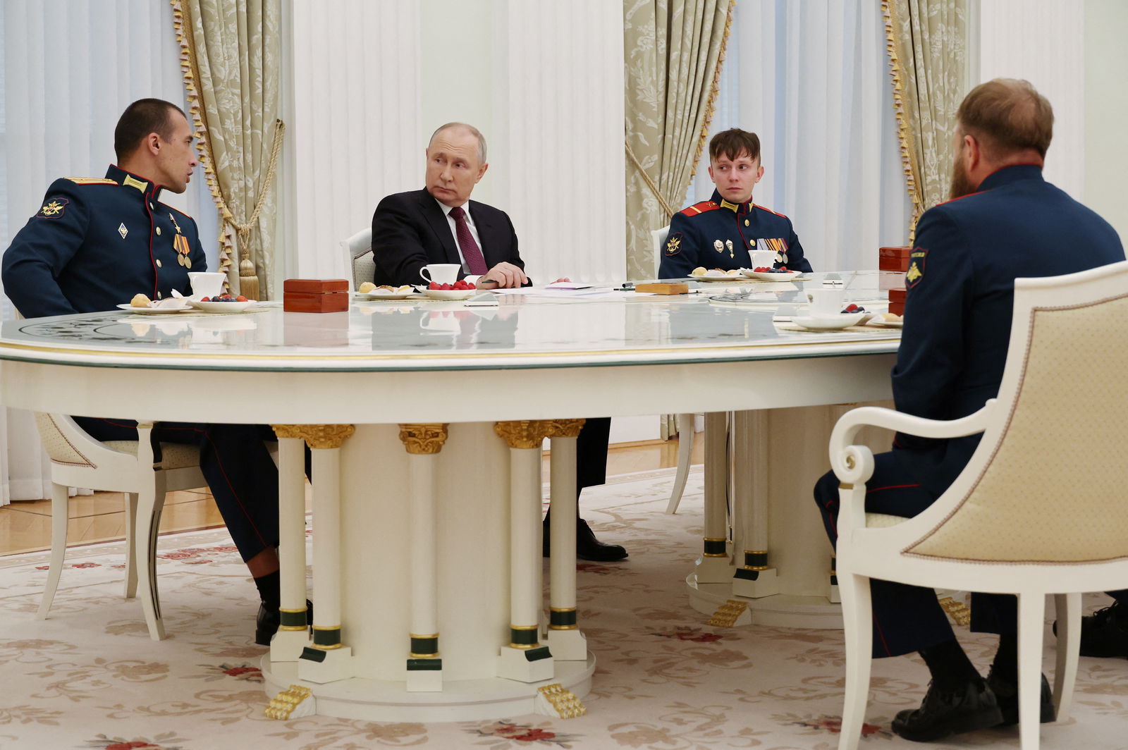 Russian President Vladimir Putin meets with the crew of the Alyosha T-80 tank, which destroyed a Ukrainian armoured convoy on the Zaporizhzhia direction in the course of Russia-Ukraine conflict, at the Kremlin in Moscow, Russia August 24, 2023. Sputnik/Mikhail Klimentyev/Kremlin via REUTERS/File Photo