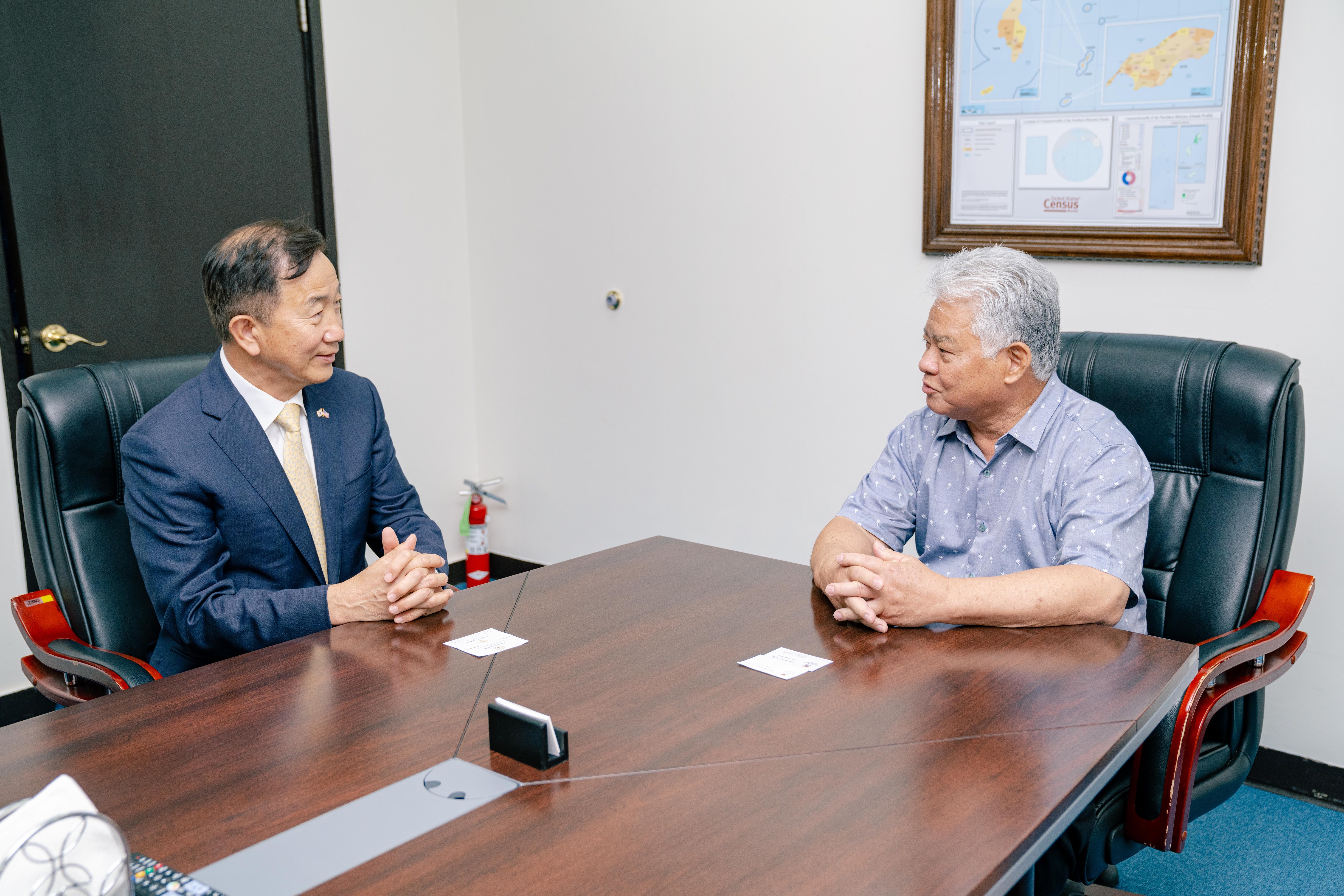 Gov. Arnold I. Palacios speaks with Lee Seo Young, Korean consul general in Hawaii.