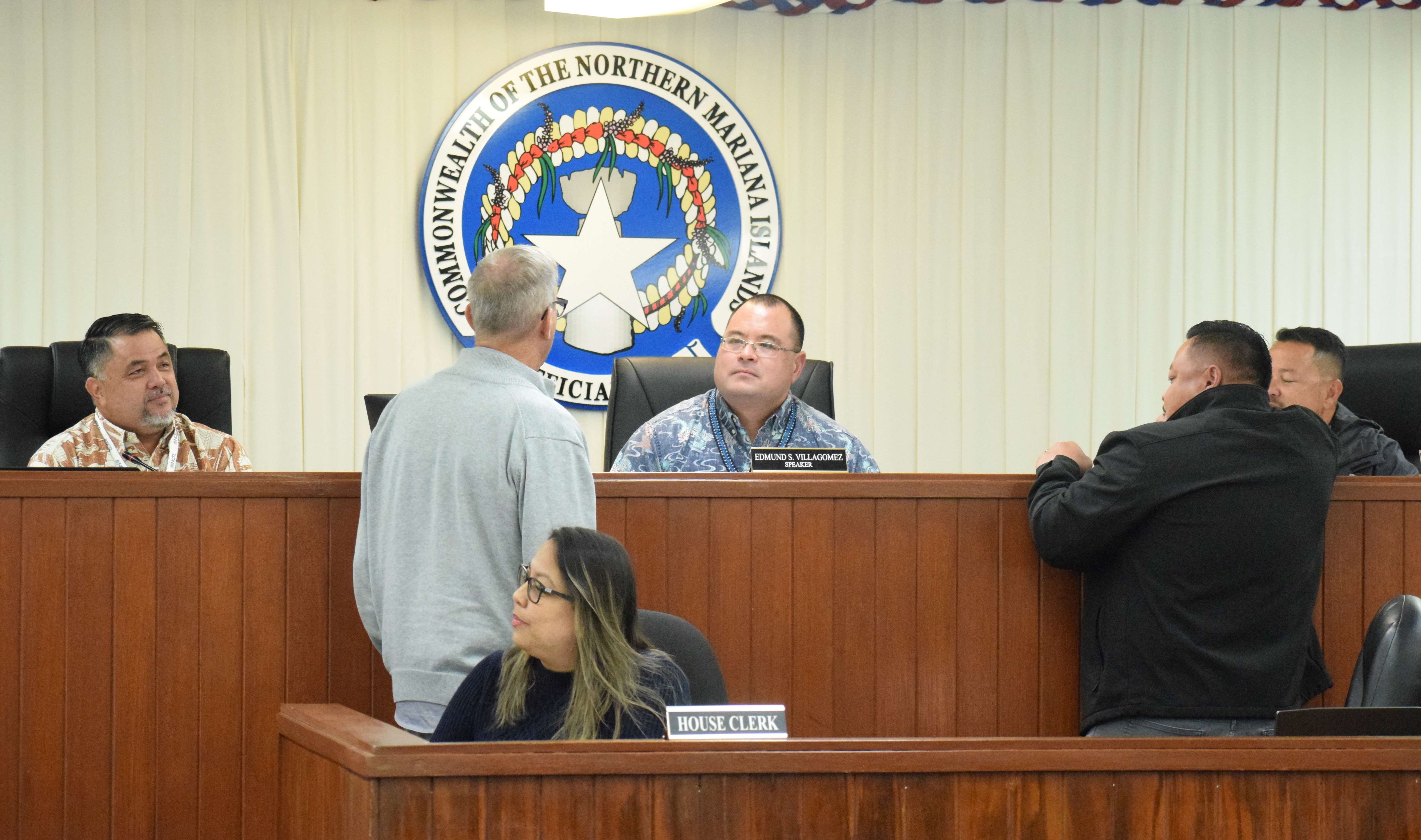 Speaker Edmund S. Villagomez, center, acting House Floor Leader Ralph N. Yumul, left, Vice Speaker Joel Camacho, right, and Rep. Angelo Camacho, second right, confer with House legal counsel John Bradley, back to the camera, during a House session on Friday. Also in the photo is House clerk Linda Muna.