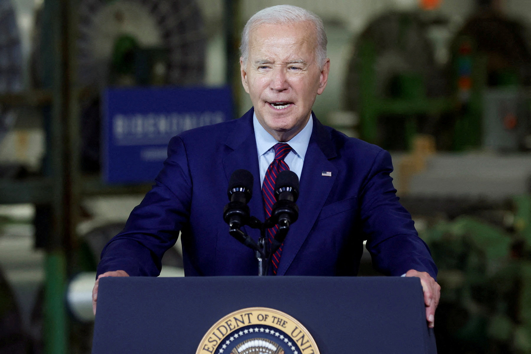 U.S. President Joe Biden delivers remarks on the economy at Auburn Manufacturing, a company that produces heat- and fire-resistant fabrics for a range of industrial uses in the U.S. and abroad, in Auburn, Maine, U.S. July 28, 2023. REUTERS/Jonathan Ernst/File Photo