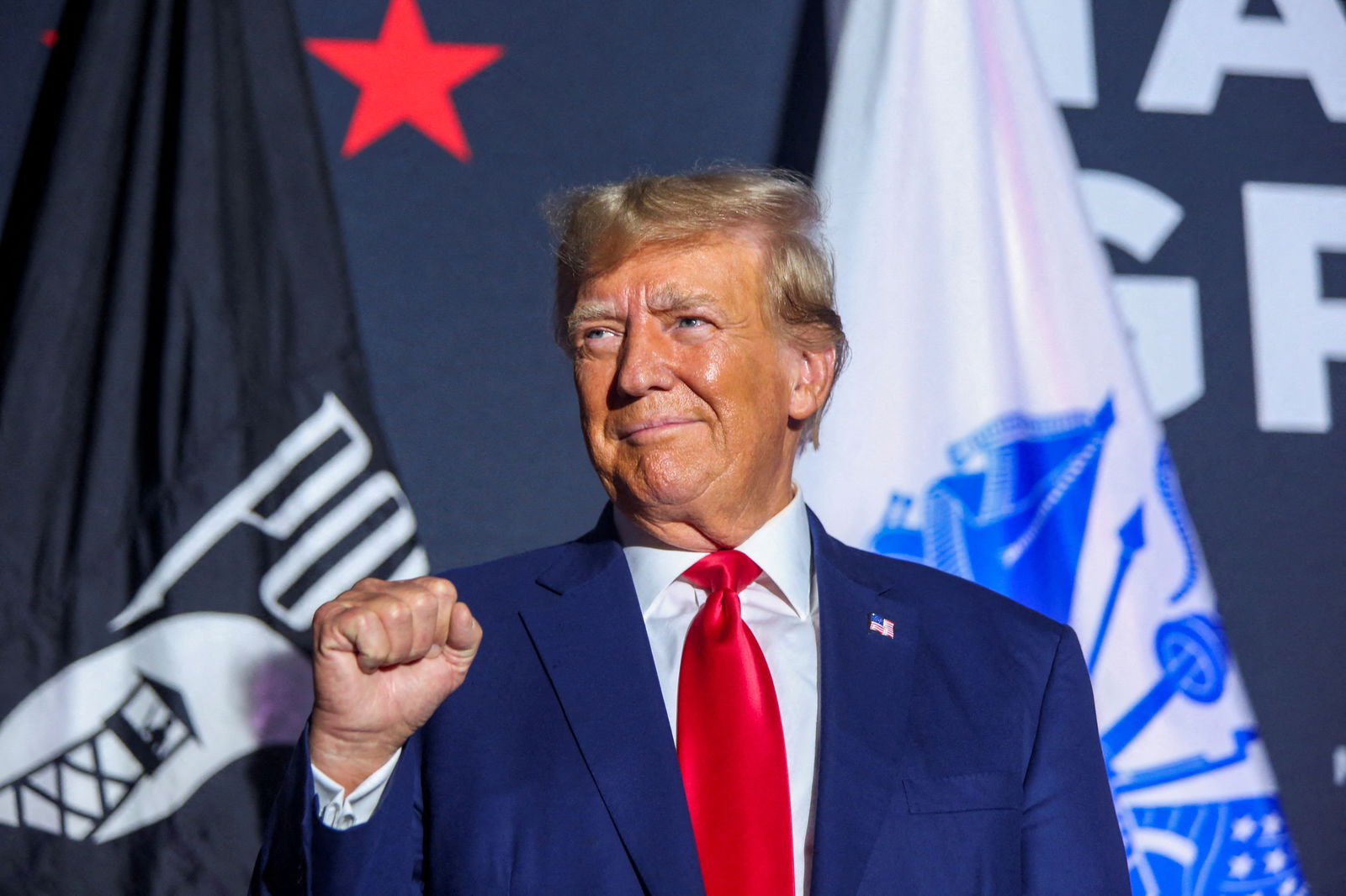Former U.S. President and Republican presidential candidate Donald Trump greets the crowd during a campaign rally in Windham, New Hampshire, U.S., August 8, 2023. REUTERS/Reba Saldanha/File Photo