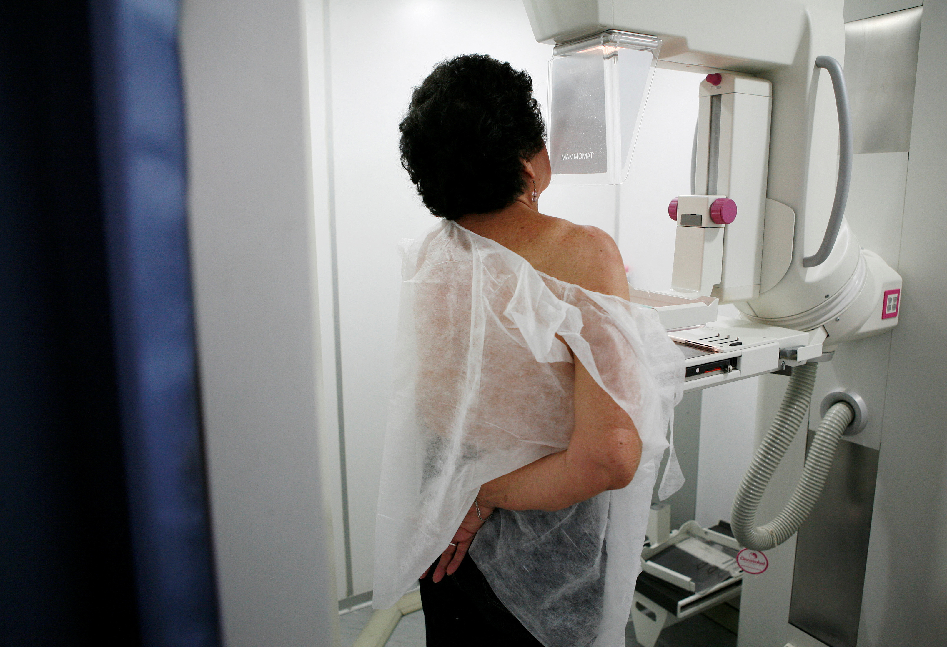 A woman undergoes a free mammogram inside Peru's first mobile unit for breast cancer detection, in Lima March 8, 2012. REUTERS/Enrique Castro-Mendivil/File Photo