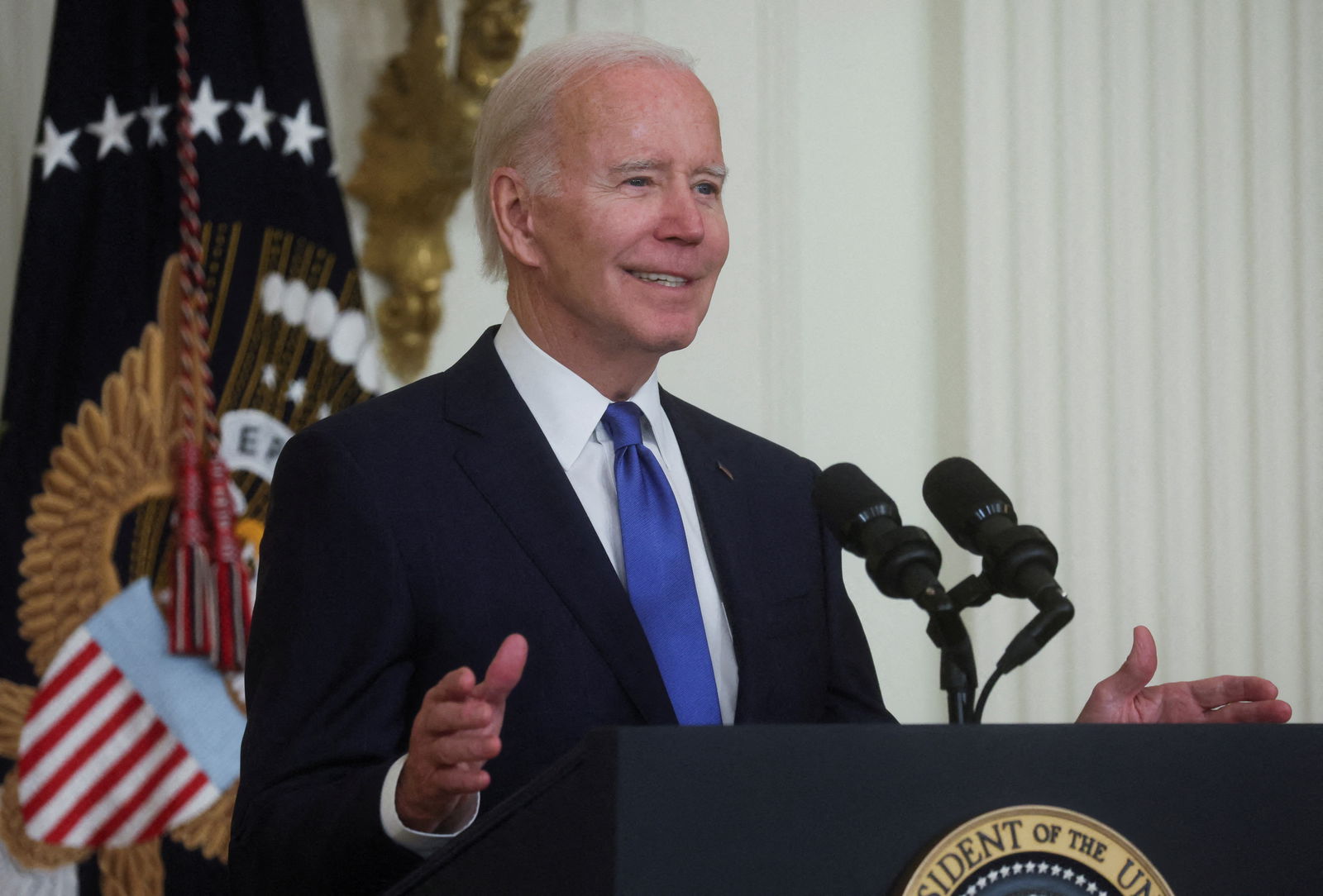 U.S. President Joe Biden speaks about infrastructure jobs and job training in broadband, construction, and manufacturing following the passage of the Bipartisan Infrastructure Law, the CHIPS and Science Act and the Inflation Reduction Act during an event in the East Room of the White House in Washington, U.S., November 2, 2022. REUTERS/Leah Millis/File Photo