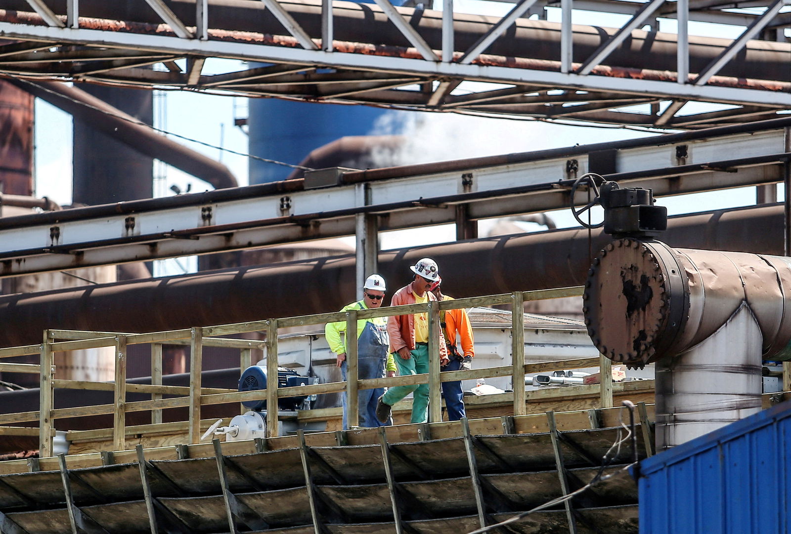 Steel workers at U.S. Steel Granite City Works in Granite City, Illinois, U.S., May 24, 2018. REUTERS/Lawrence Bryant/File Photo