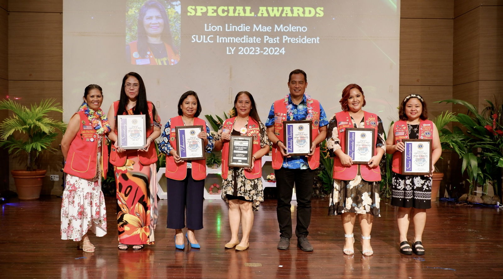 Key officers  receive the Presidential Award from Immediate Past President Lion Lindie Mae Moleno.