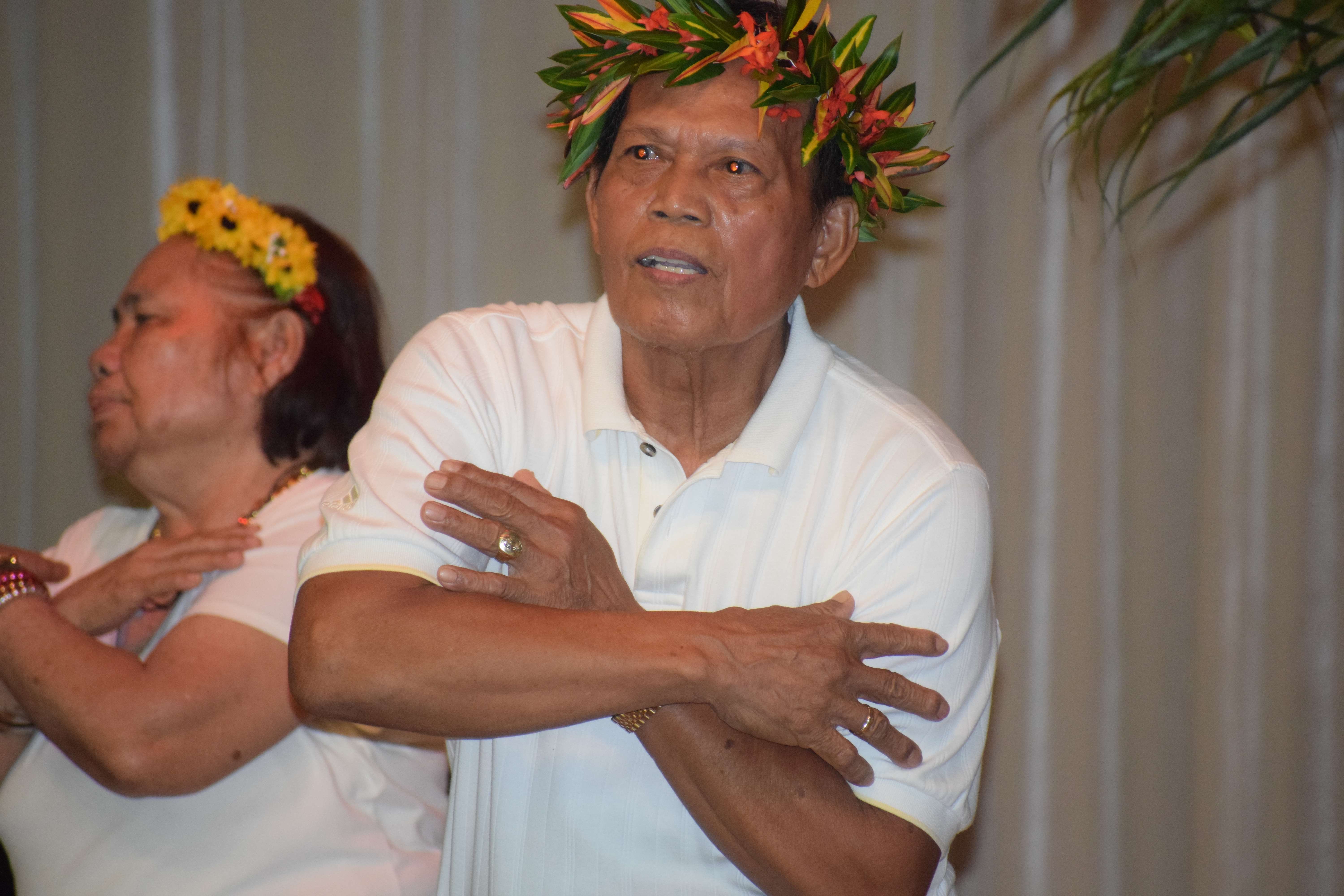 Manamko’ King Lito Asuncion and a fellow senior citizen perform a cultural dance.