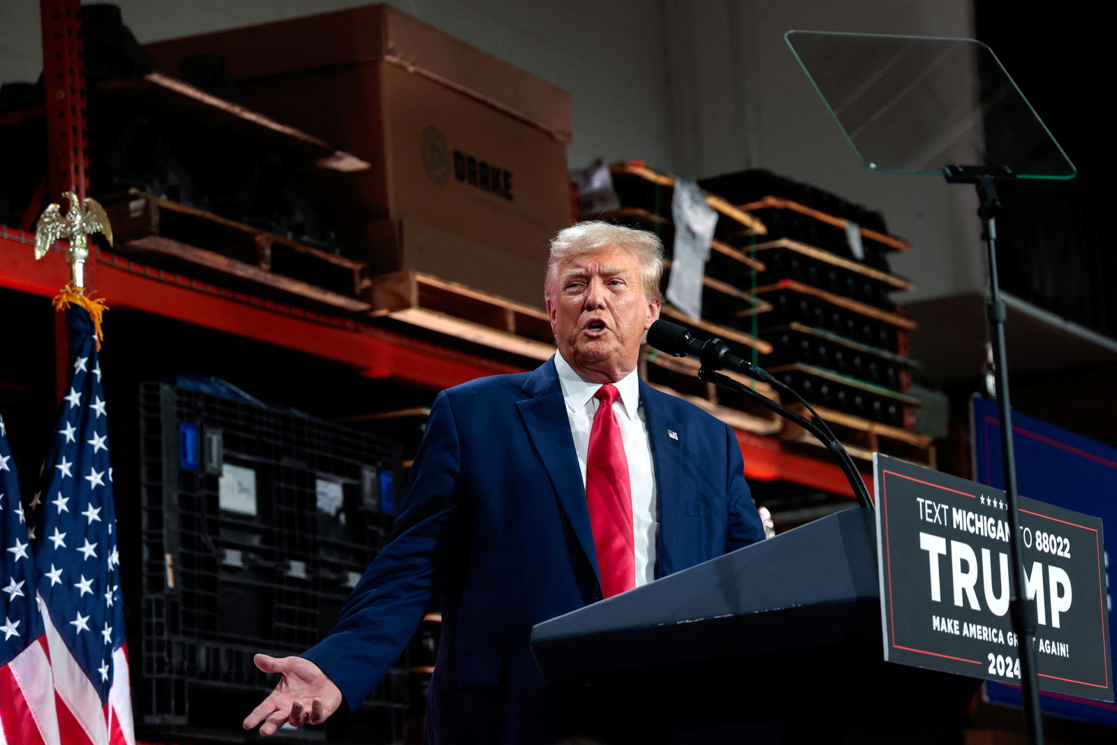 Former U.S. President and Republican presidential candidate Donald Trump addresses auto workers as he skips the second GOP debate, in Clinton Township, Michigan, U.S., September 27, 2023. 