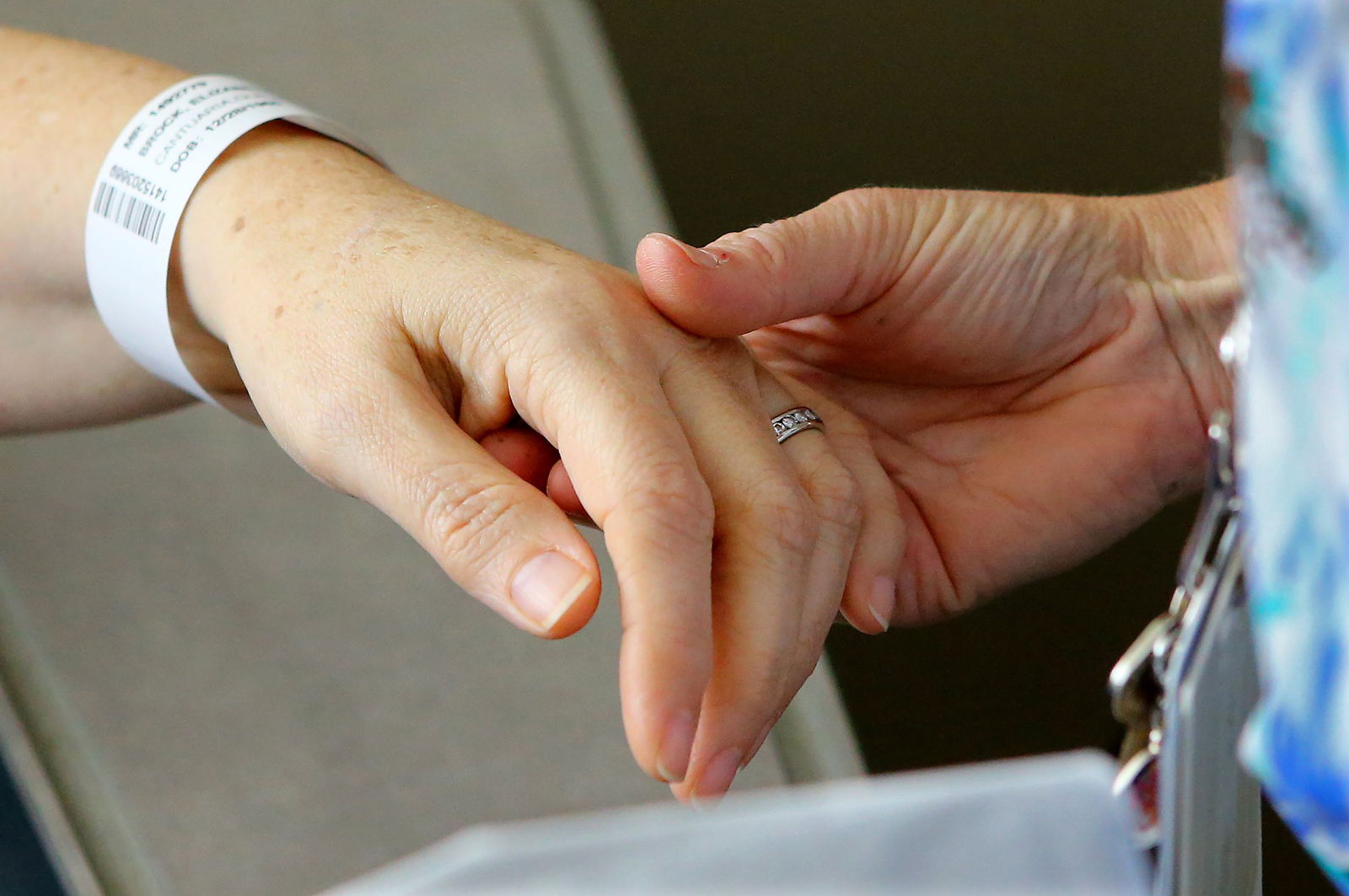 A nurse checks on a patient who has ovarian cancer before beginning her chemotherapy treatment. (Curtis Compton/The Atlanta Journal-Constitution/TNS)